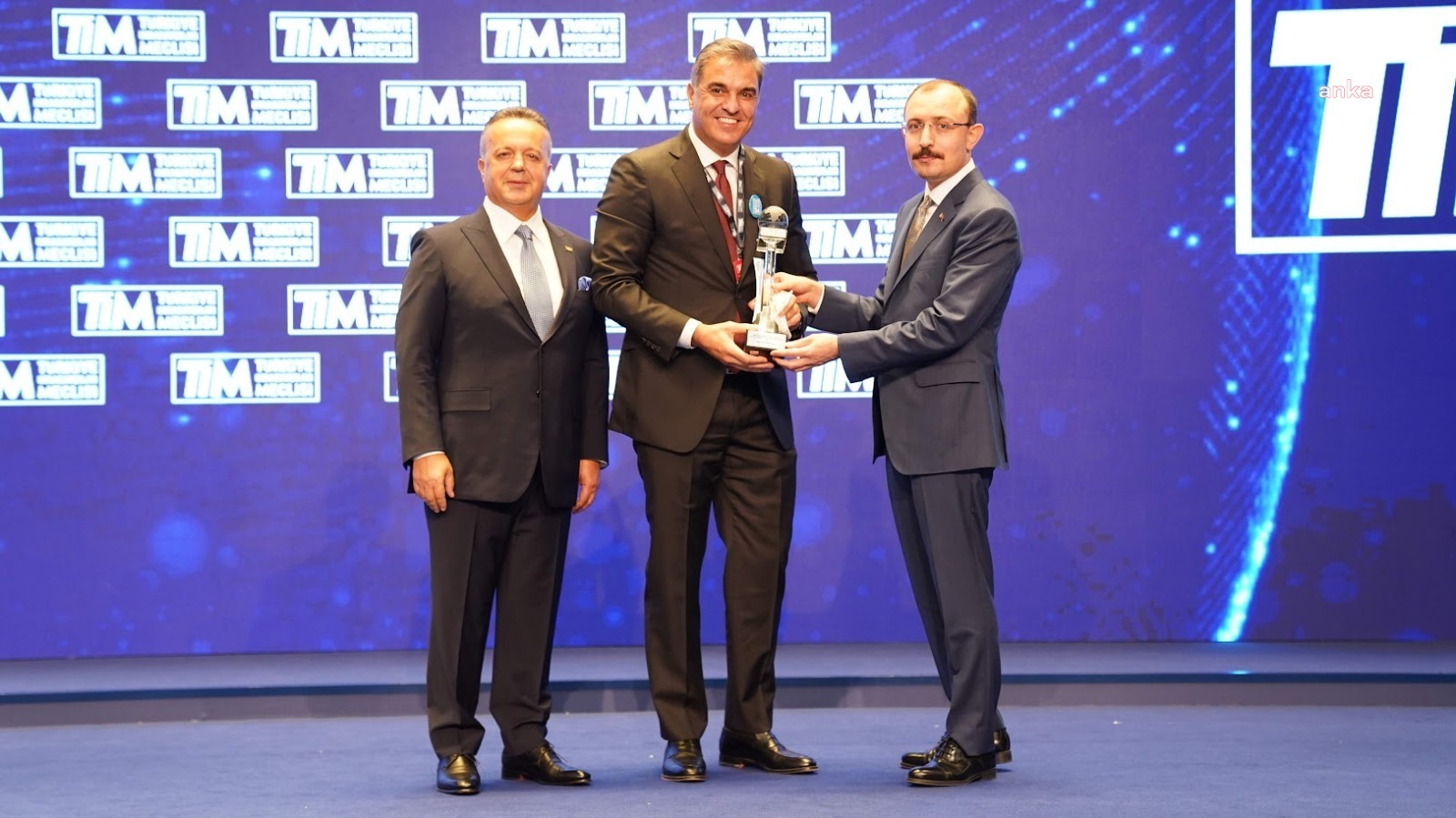GEÇEN YIL 195 MİLYONLUK İHRACAT GERÇEKLEŞTİREN BAT, TİM TARAFINDAN ÖDÜLLENDİRİLDİ