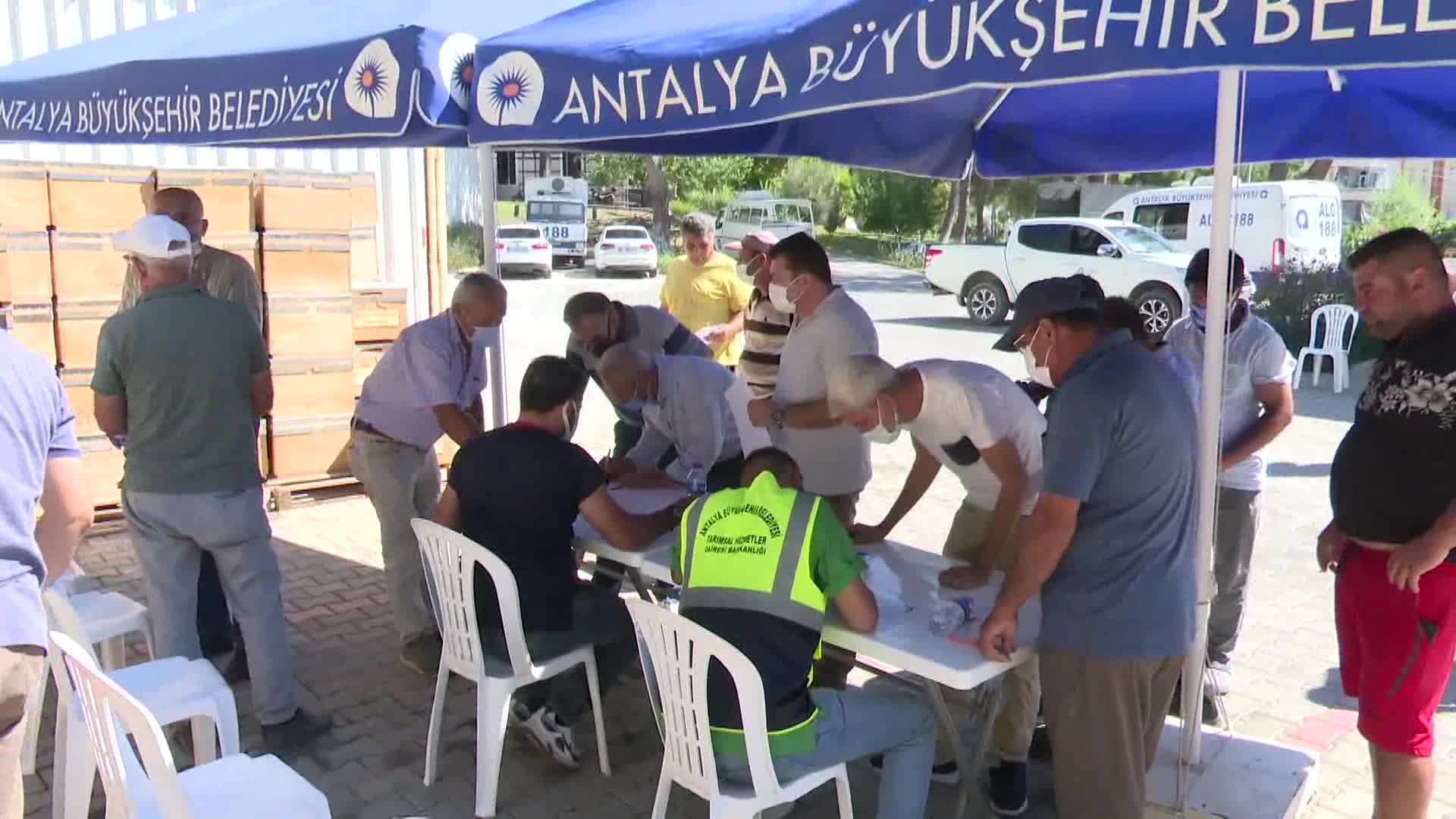 ANTALYA BÜYÜKŞEHİR, YANGINDA ZARAR GÖREN MANAVGAT’TA ARI KOVANI DAĞITTI
