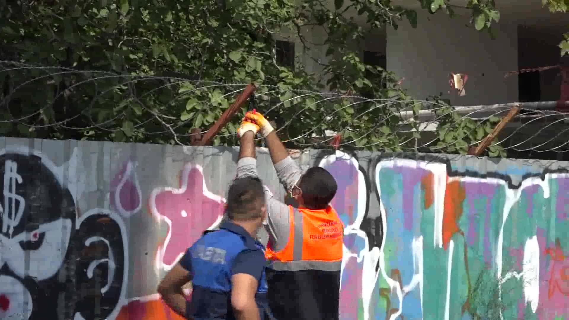 Büyükçekmece’de canlılara zarar veren jiletli teller kaldırılıyor