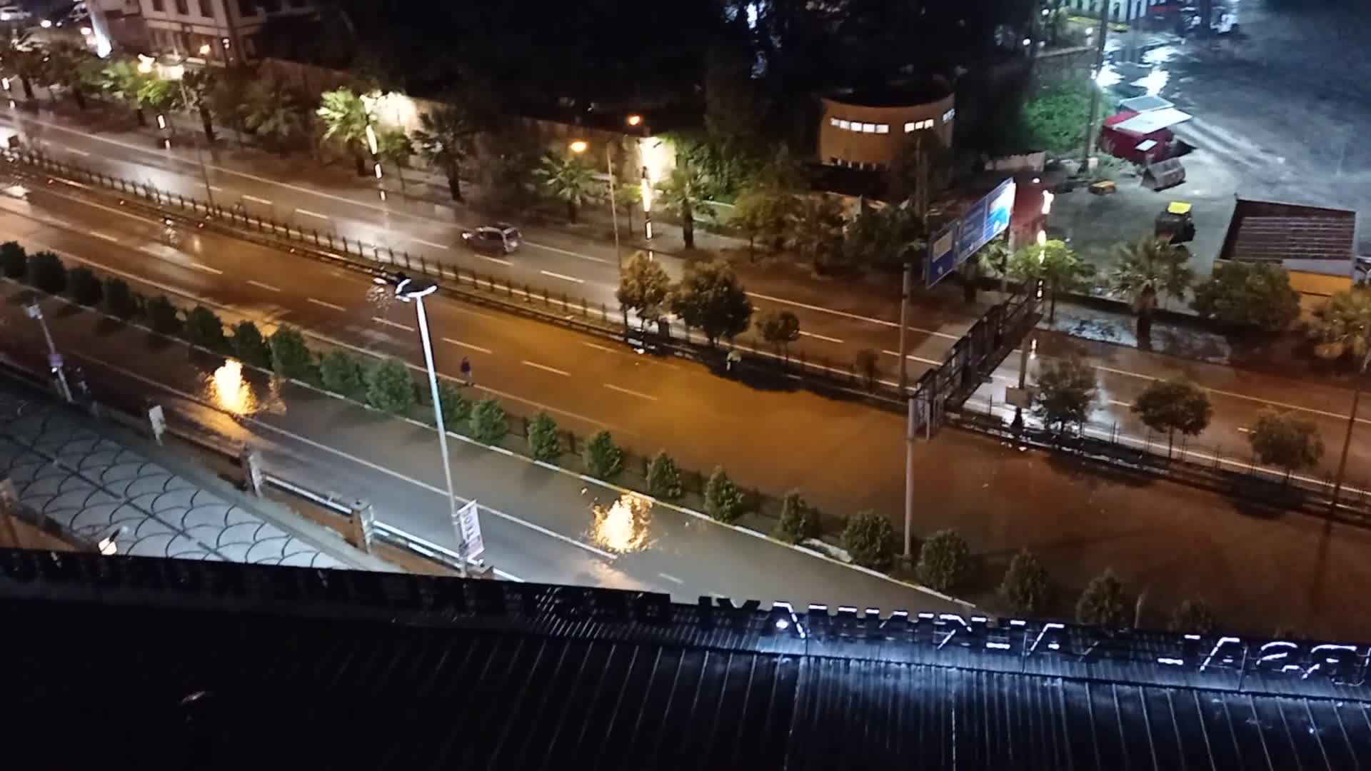GİRESUN'DA SAĞANAK YAĞMUR ETKİLİ OLDU