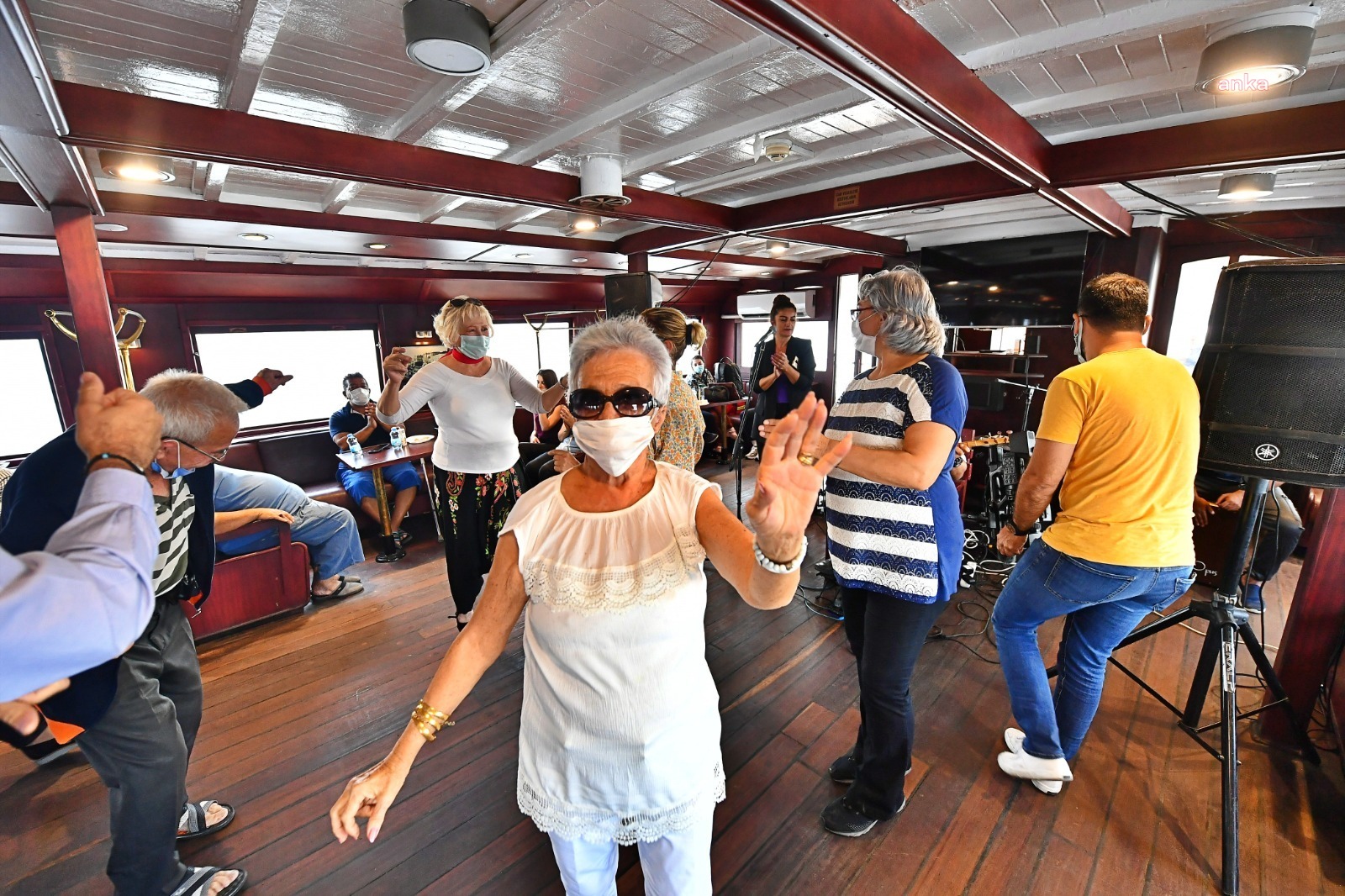 HUZUREVİ SAKİNLERİ İZMİR’DE KÖRFEZ TURUNA ÇIKTI