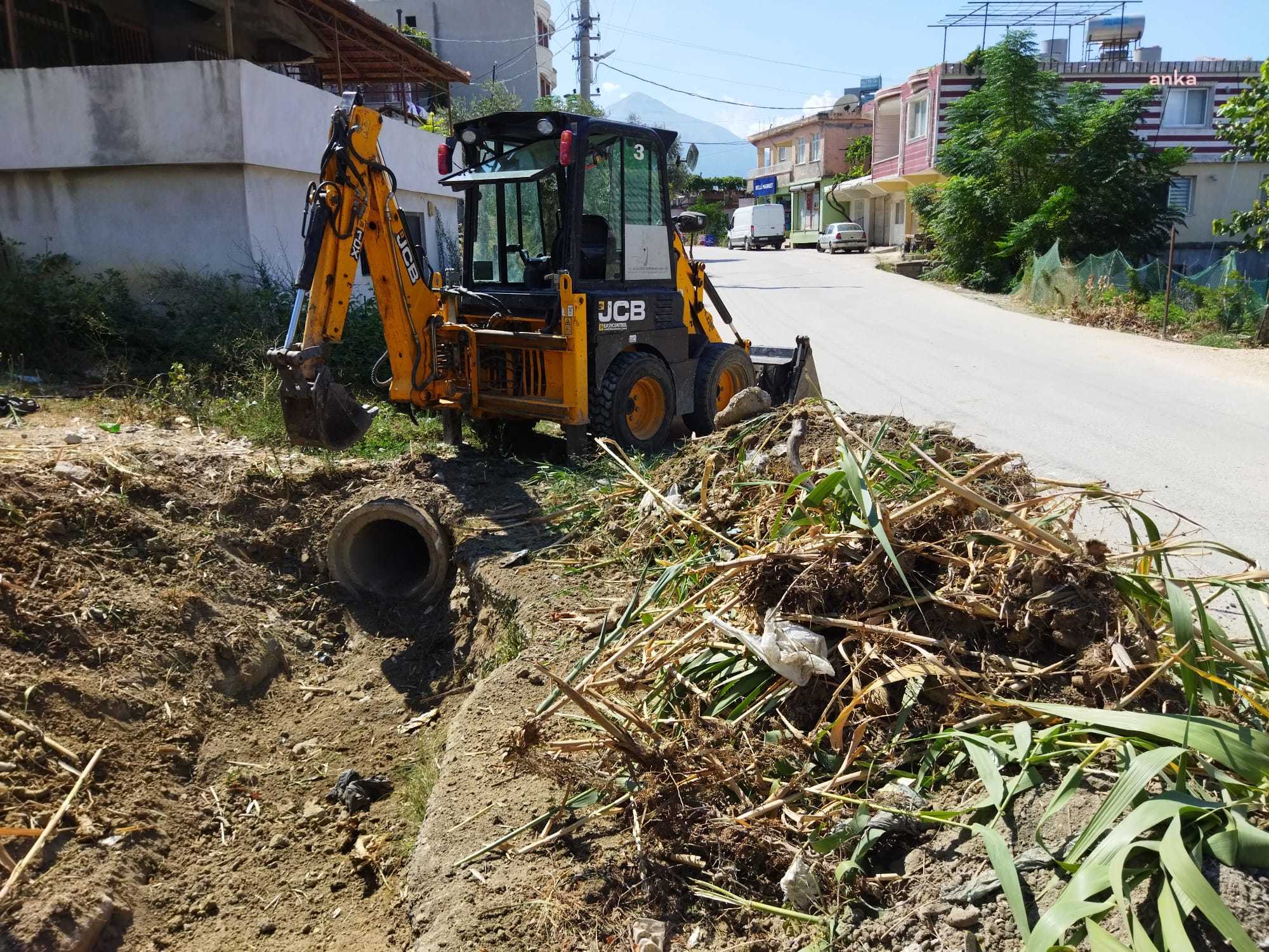 HATAY BÜYÜKŞEHİR'DEN SULAMA KANALLARINDA TEMİZLİK