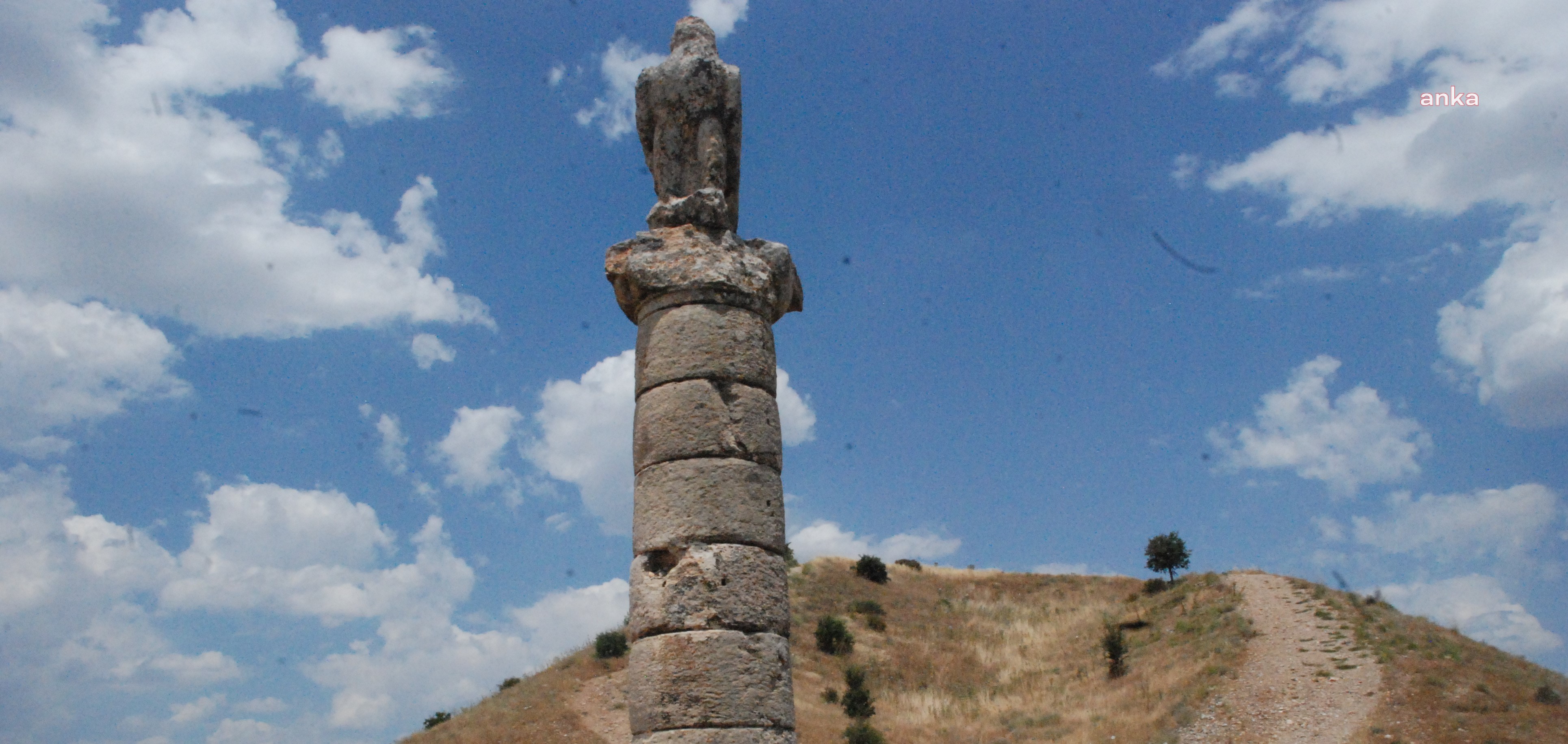 KARAKUŞ TÜMÜLÜS’ÜNDE "KRALİÇELERİN MEZARLARI" KEŞFEDİLDİ