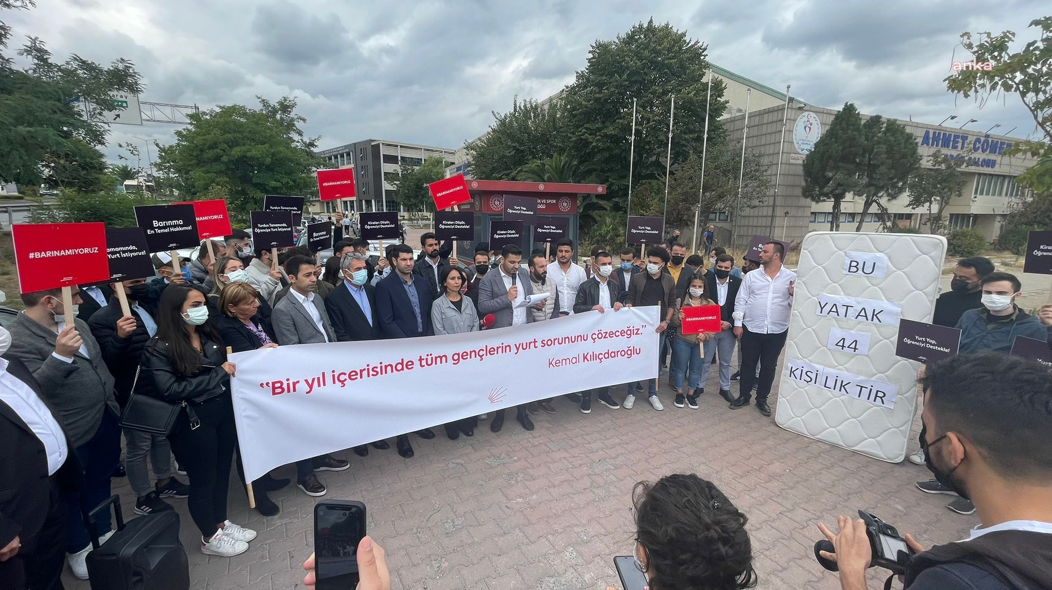 CHP İSTANBUL GENÇLİK KOLLARI BAŞKANI AYDIN: "İSTANBUL'DA KYK YURTLARININ TEK BİR YATAĞINA 44 ÖĞRENCİ DÜŞÜYOR"