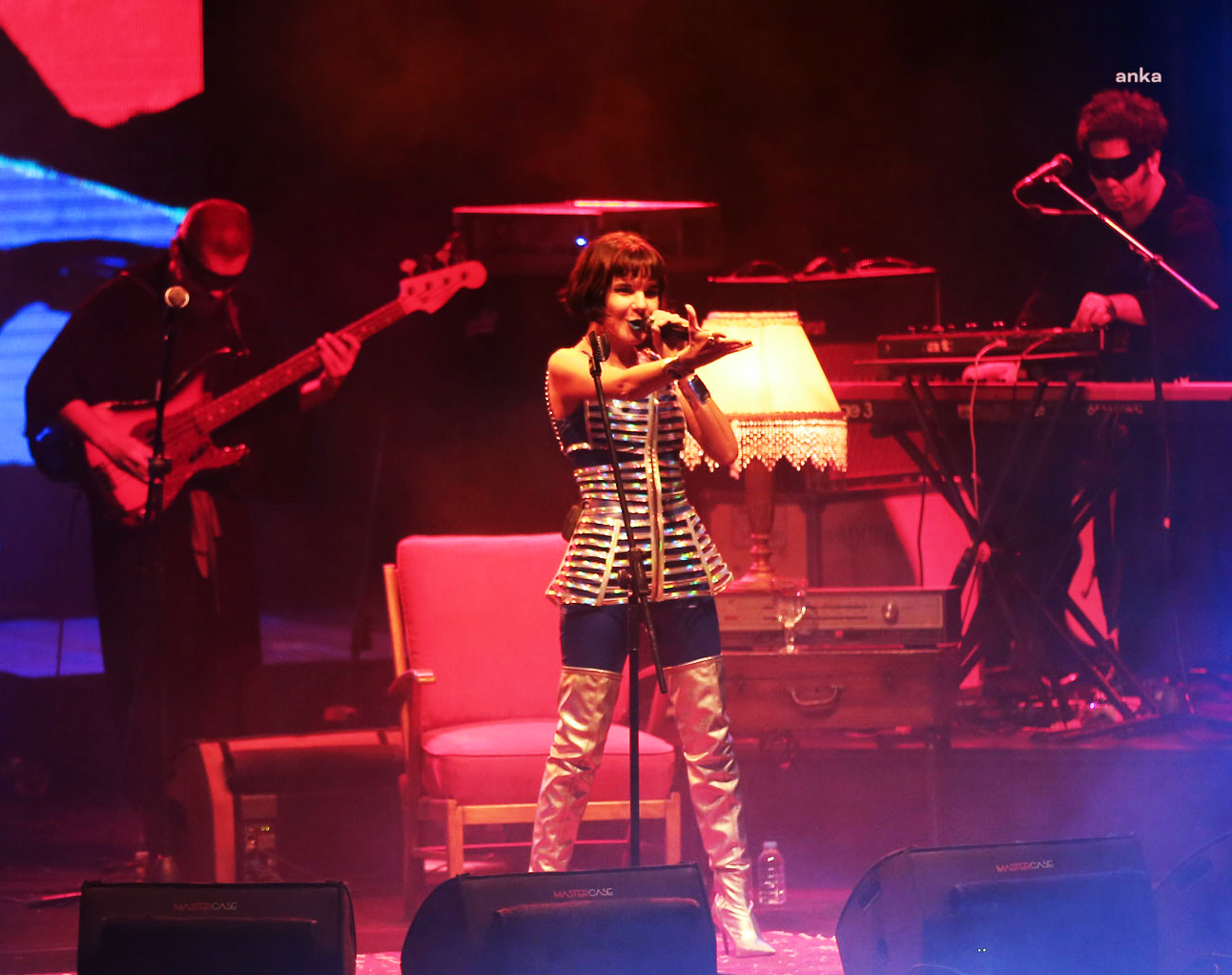 “NİLÜFER  1 GÜZ KONSERLERİ”NDE GAYE SU AKYOL SAHNEDEYDİ
