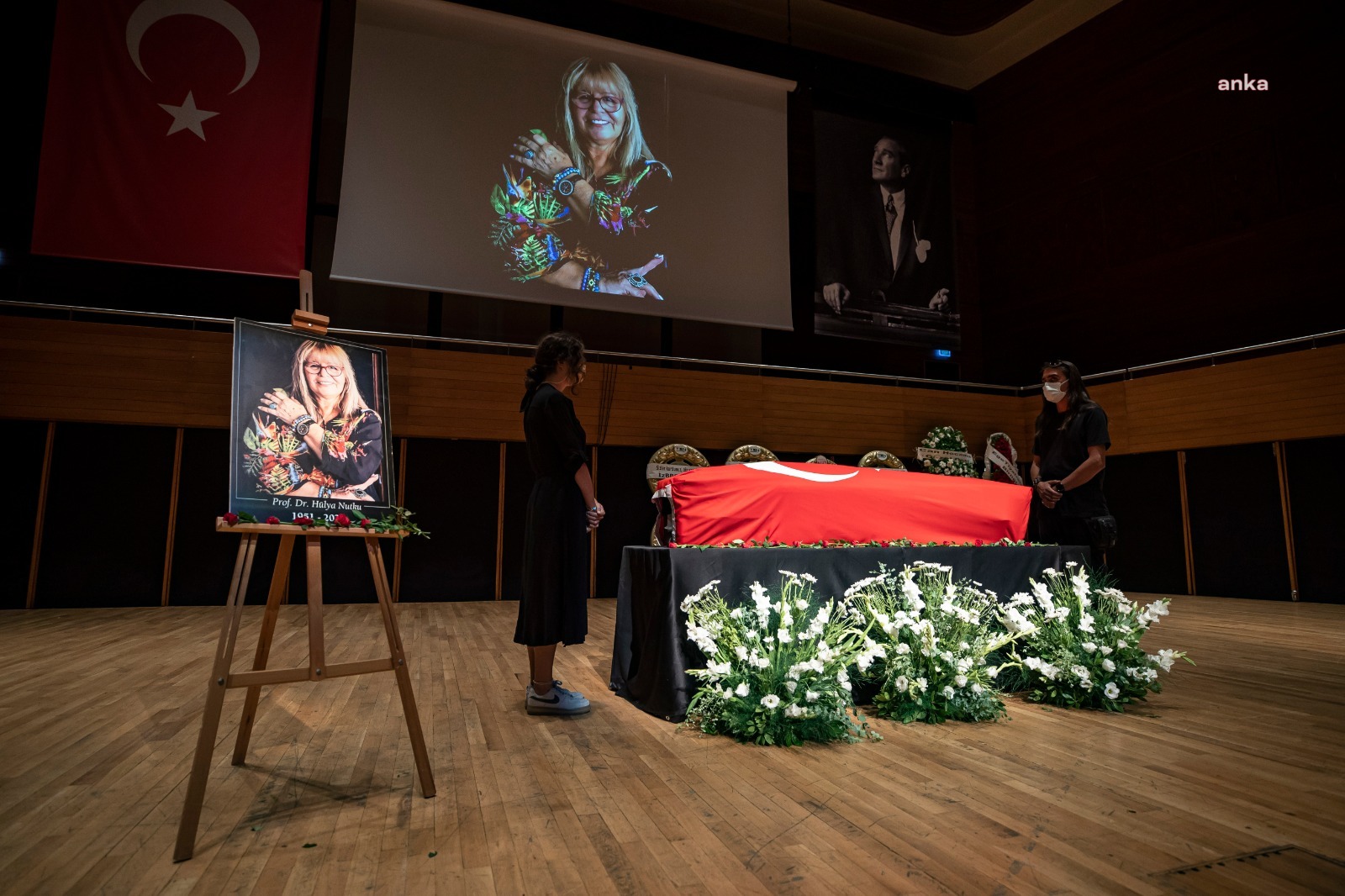 PROFESÖR DOKTOR HÜLYA NUTKU SON YOLCULUĞUNA UĞURLANDI