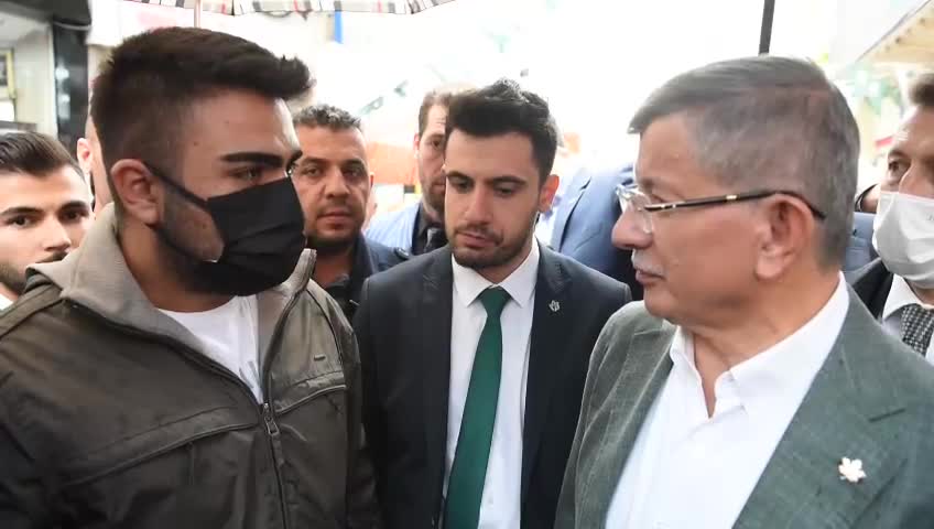 SİVAS'TA OKUYAN ÜNİVERSİTELİ GENÇ: "YURDA GİRDİM. YEMEK HAKKIM YOK. SADECE KALABİLİYORUM. BEN BU DEVLETİN ÇOCUĞUYUM"