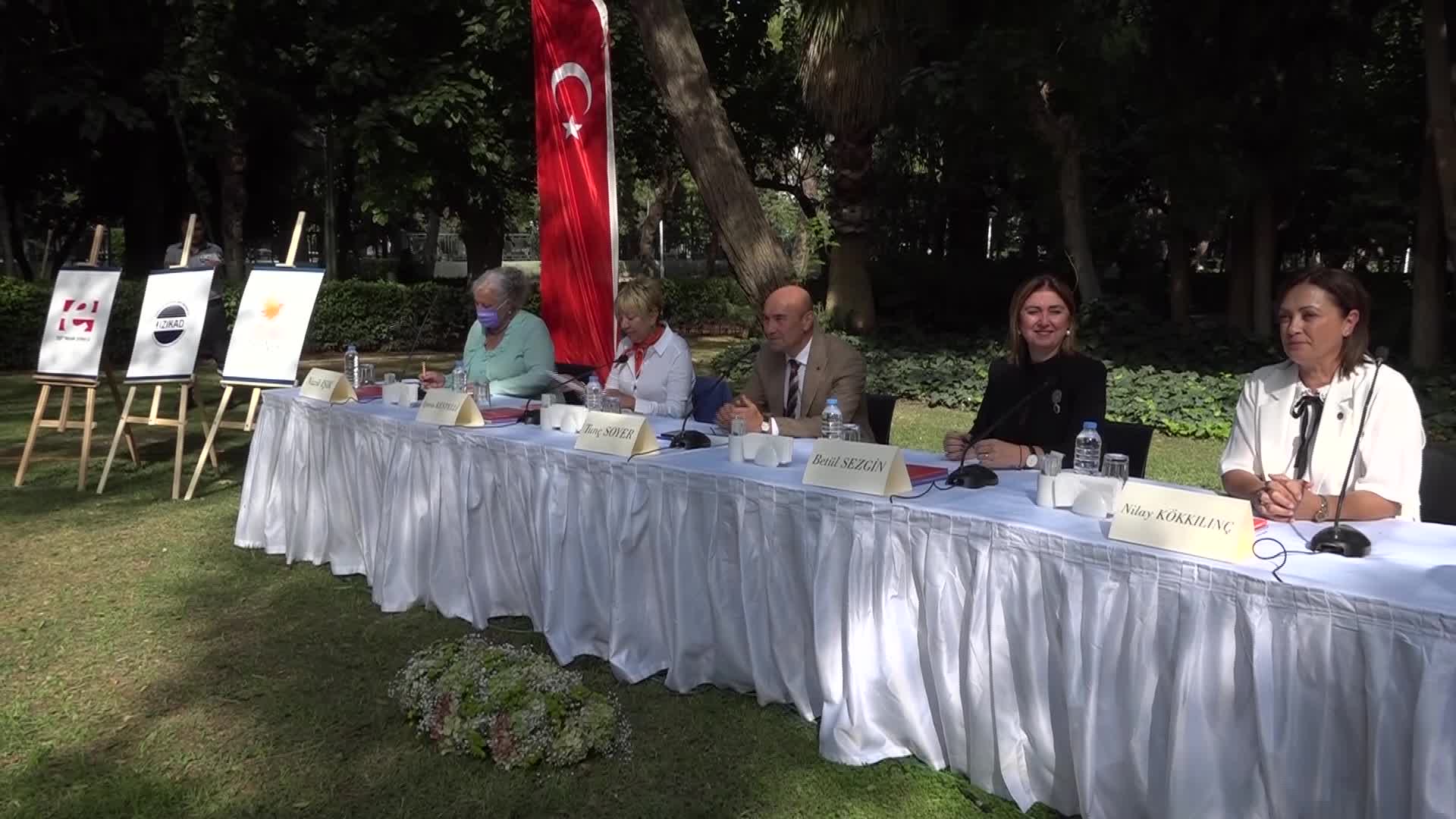 İZMİR BÜYÜKŞEHİR, TOPLUMSAL CİNSİYET EŞİTLİĞİ İÇİN 3 STK İLE PROTOKOL İMZALADI