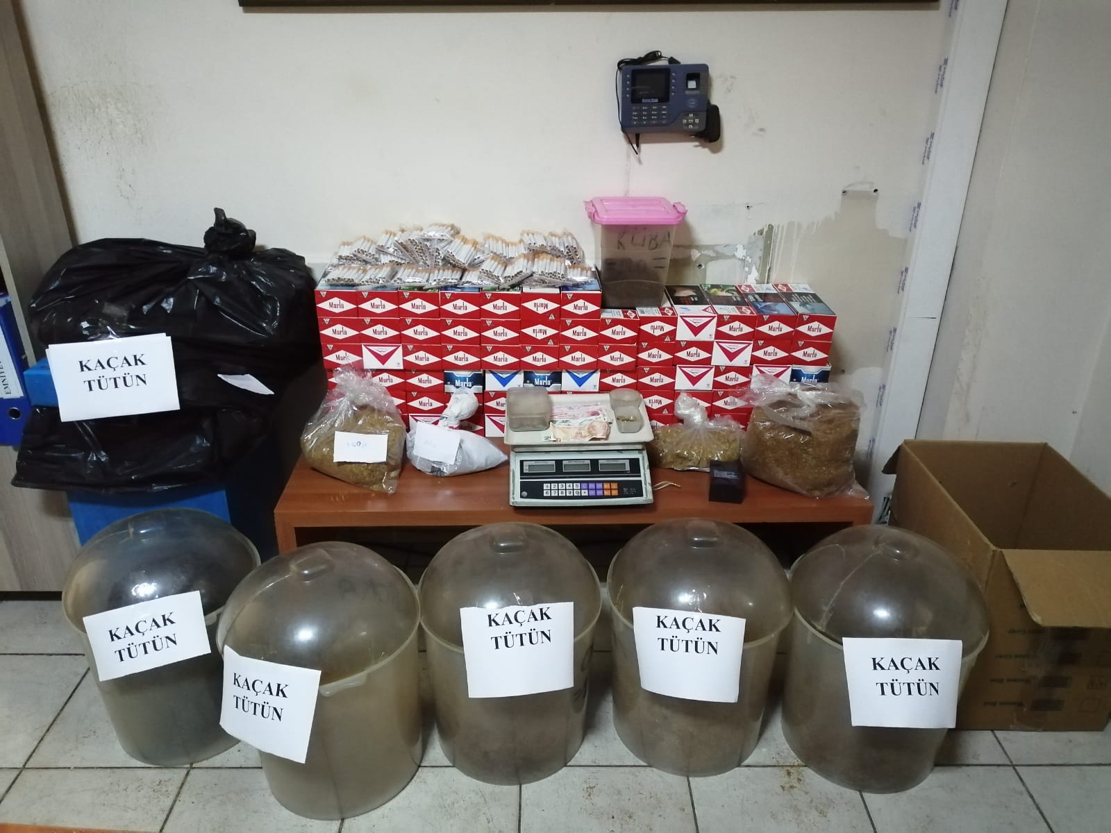 SİGARA VE TÜTÜN KAÇAKÇILARINA BASKIN