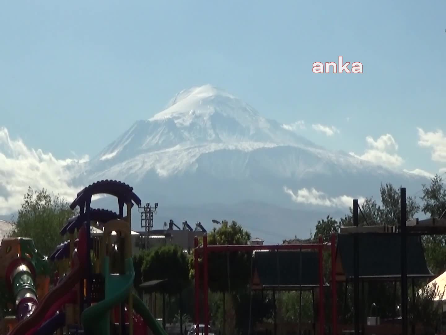 IĞDIR VE AĞRI DAĞI'NIN YÜKSEK KESİMLERİNE KAR YAĞDI