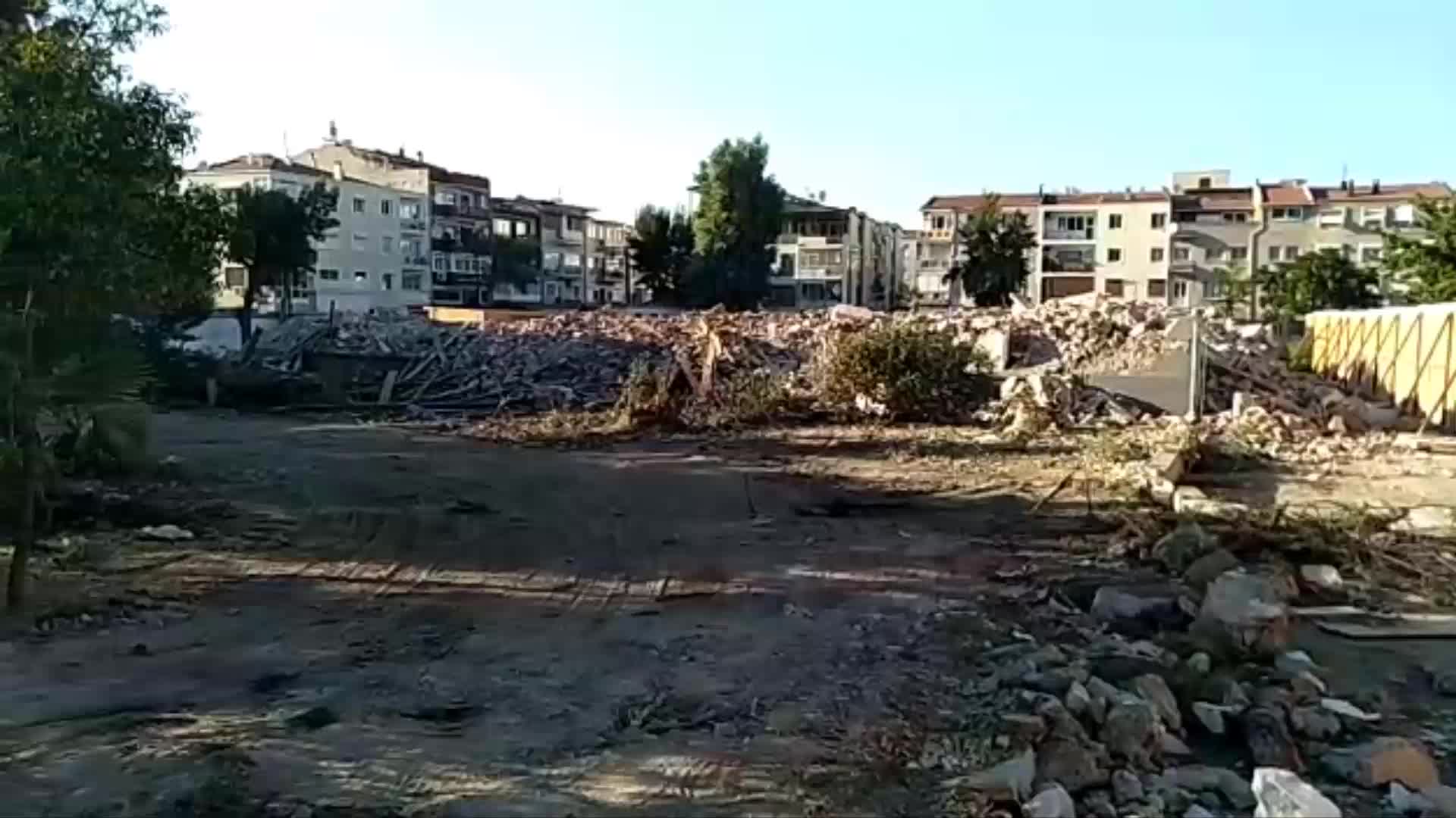 İZMİR'DE BİR TARİH YOK OLDU