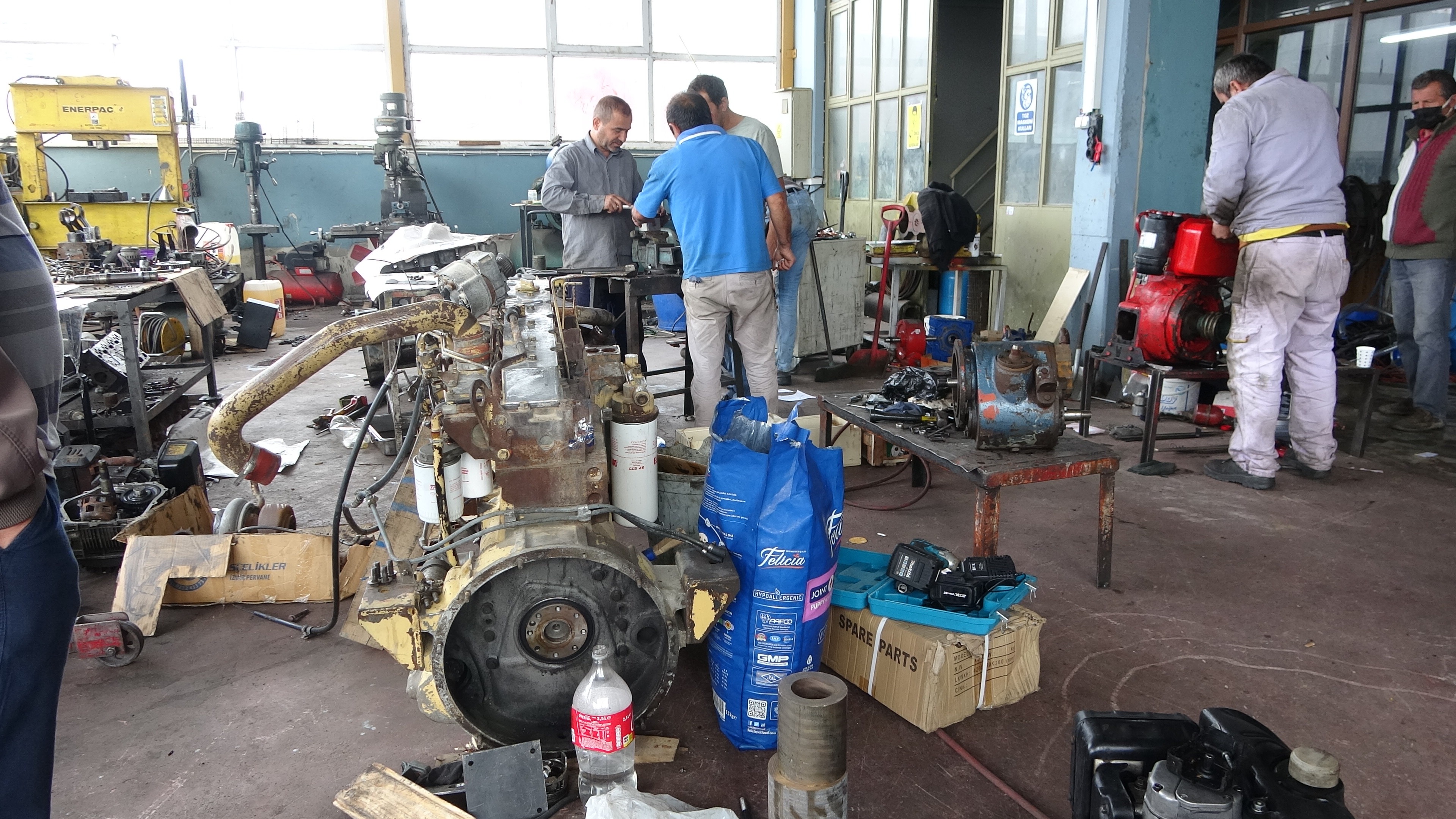 SİNOPLU MOTOR USTASI, HURDAYA CAN VERİYOR