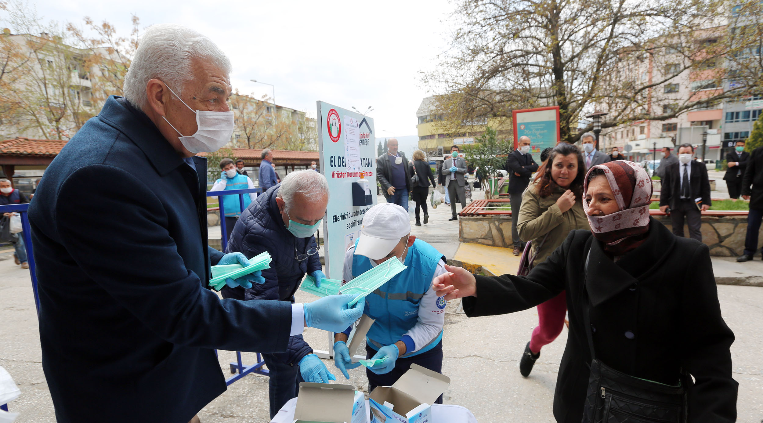 MUĞLA BÜYÜKŞEHİR, 375 BİN ADET ÜCRETSİZ MASKE DAĞITTI