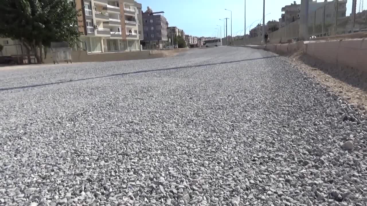 MERSİN BÜYÜKŞEHİR, TARSUS’TAKİ ÖMER NAZMİ CADDESİ’Nİ YENİLİYOR