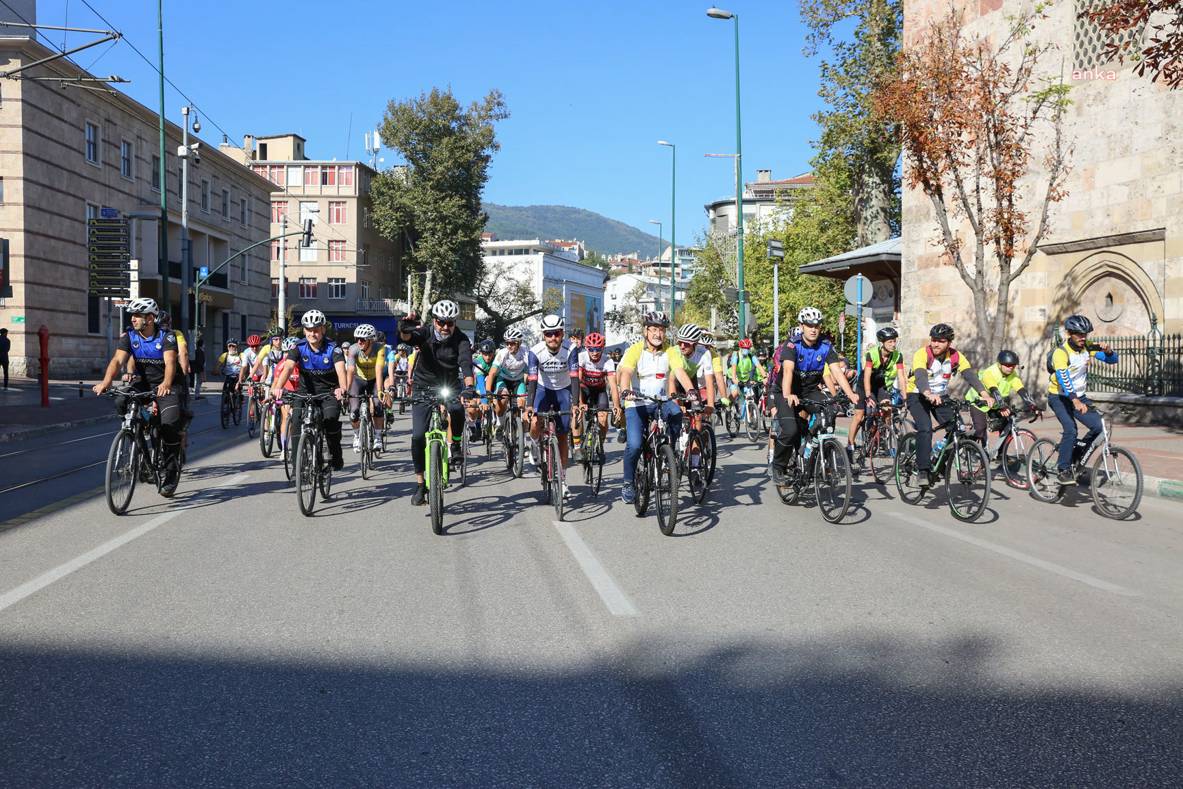 MUDANYA’YA “ÇEVRE VE BARIŞA PEDALLA” TEMASIYLA  BİSİKLET TURU DÜZENLENDİ