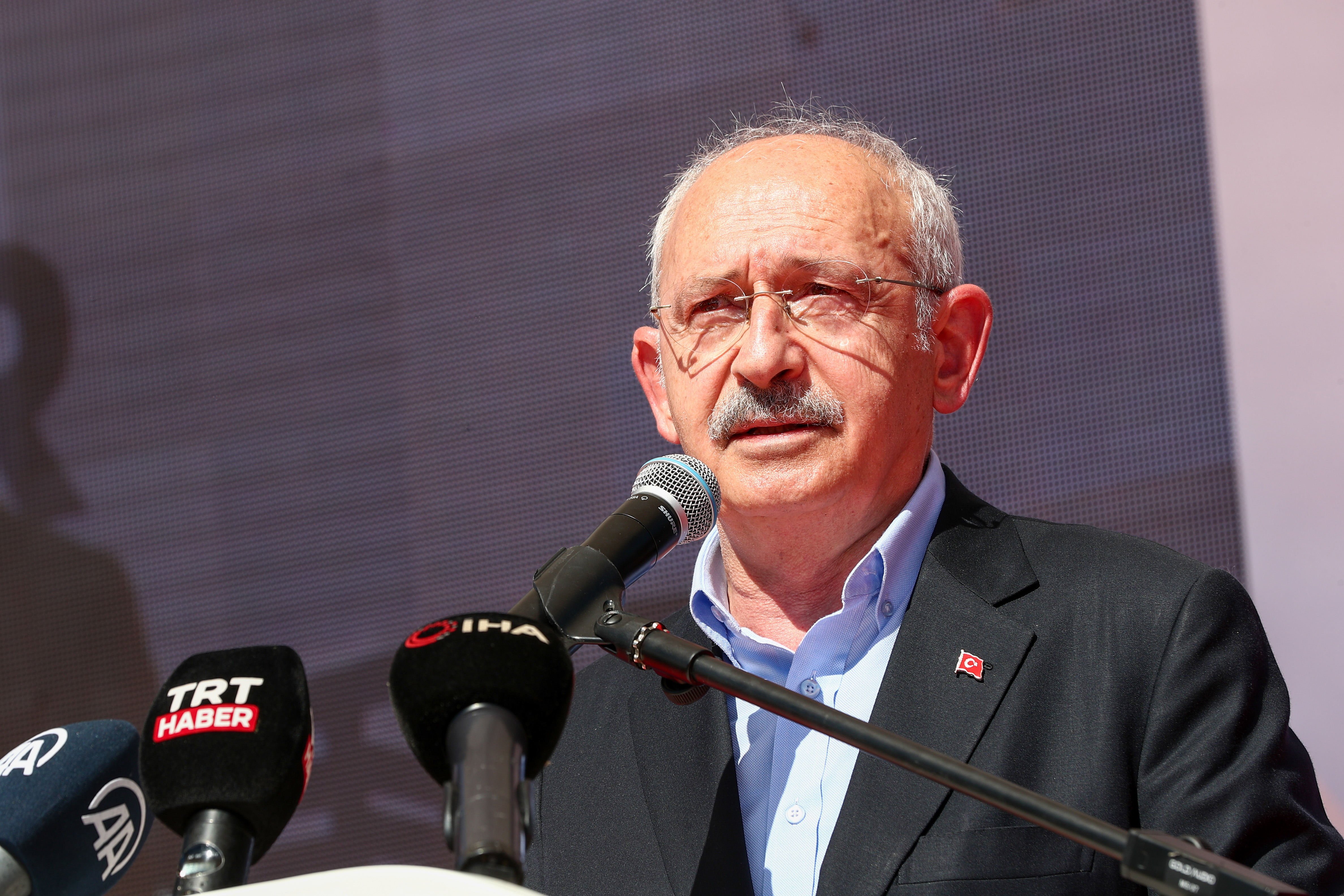 İZMİR'DEKİ YANGINLAR KONTROL ALTINA ALINDI