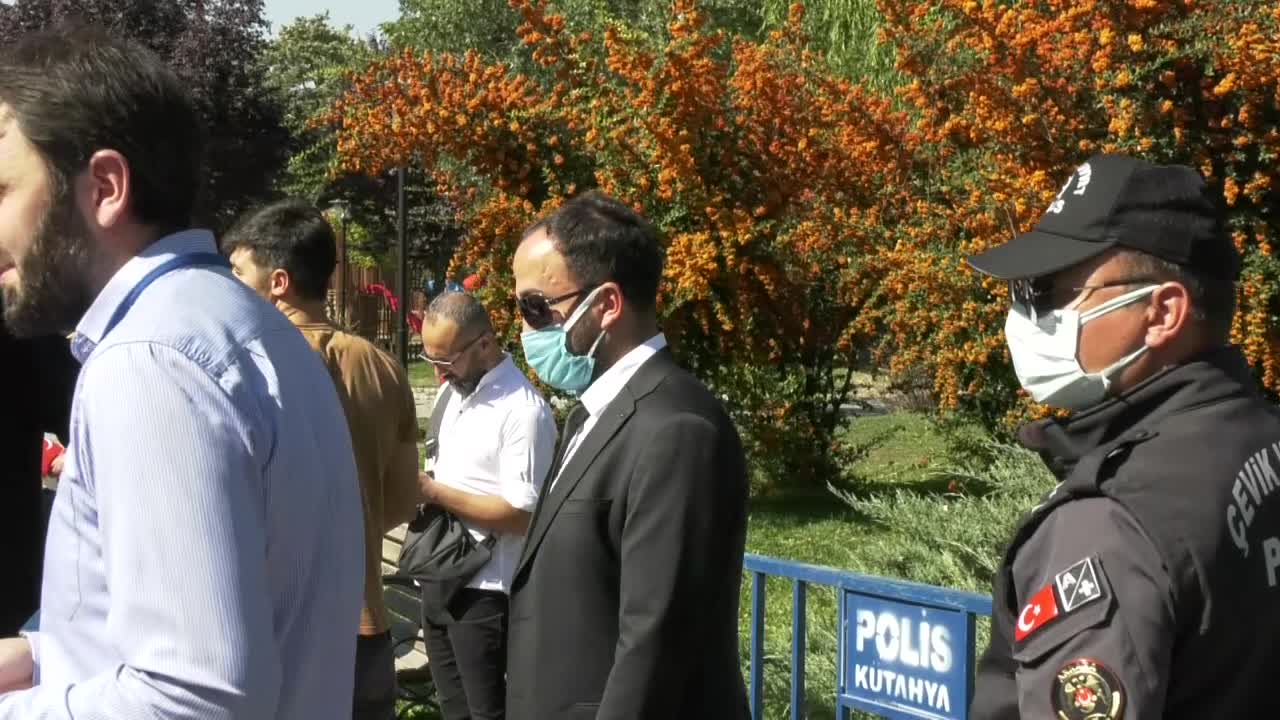 AŞI KARŞITLARININ MİTİNGİNDE KONUŞAN DİLİPAK: "BAŞARILI OLURLARSA BİYOLOJİK NESLİN SON ÇOCUKLARI OLACAKSINIZ"