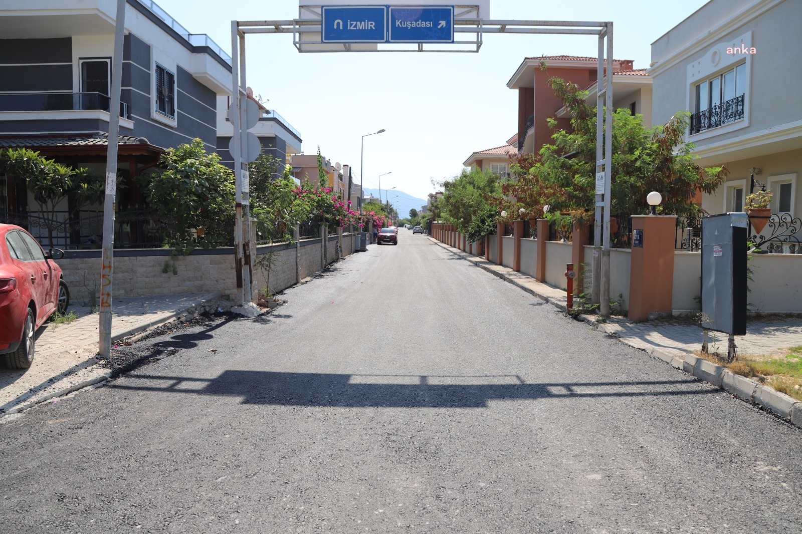 GÜMÜLDÜR’ÜN YOLLARI ASFALTLANIYOR