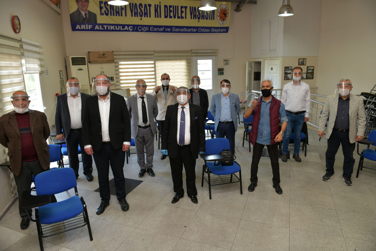 BELEDİYE BAŞKANI GÜMRÜKÇÜ'DEN, ÇİĞLİ ESNAF VE SANATKARLAR ODASINI ZİYARET ETTİ