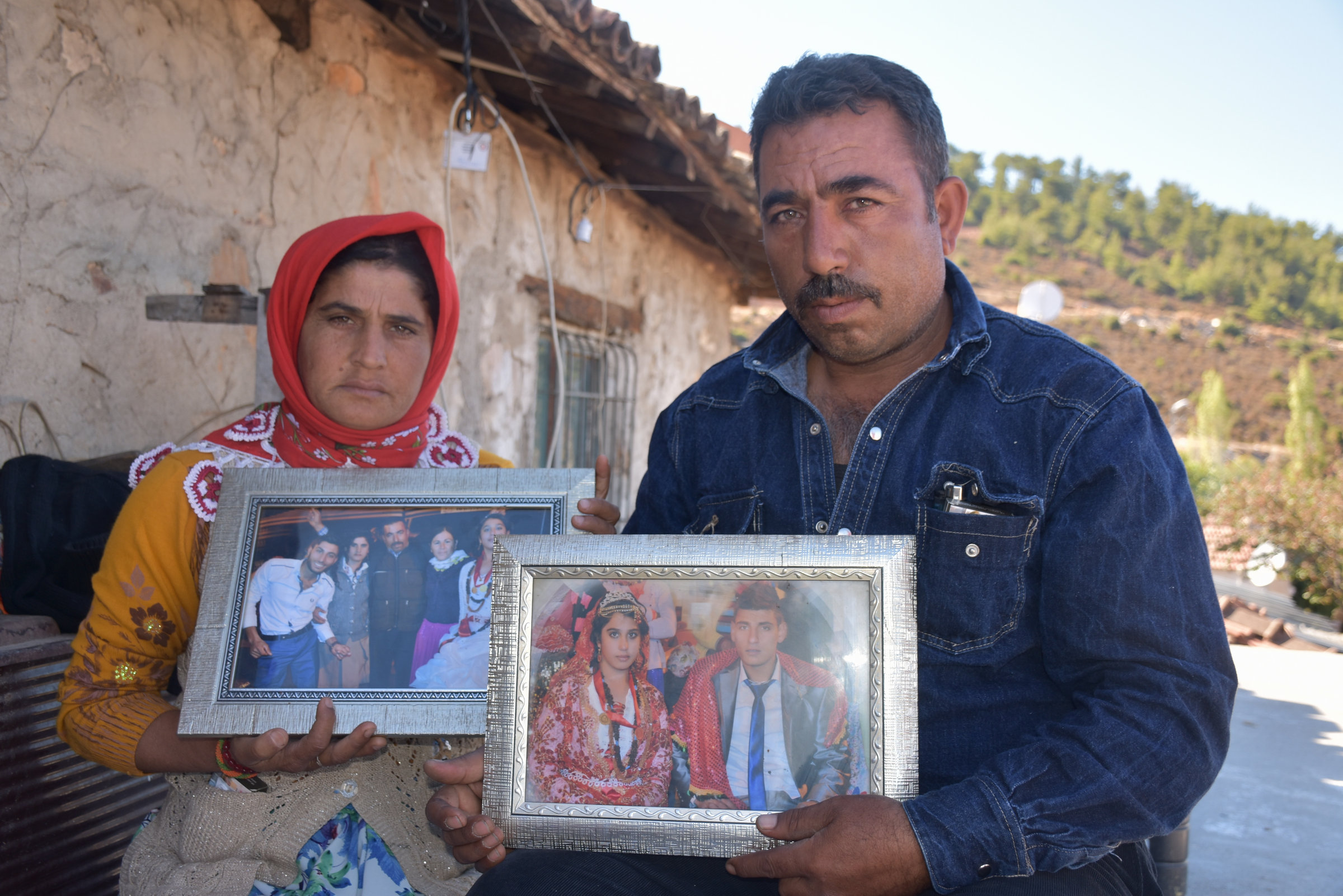 KIZLARININ ÖLÜMÜNE SEBEP OLAN SÜRÜCÜNÜN 19 SAAT SONRA SERBEST KALMASINA İSYAN ETTİLER: ACILI BABADAN YÜREK BURKAN SORU: "HAKİMİN, SAVCININ, MİLLETVEKİLİNİN KIZI OLSA BÖYLE Mİ OLURDU?"