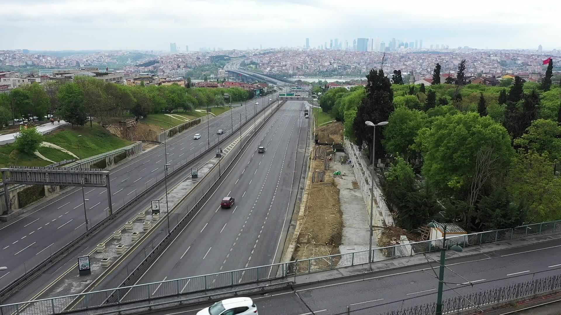 İSTANBUL’UN YAYA ÜST GEÇİTLERİ YENİLENİYOR