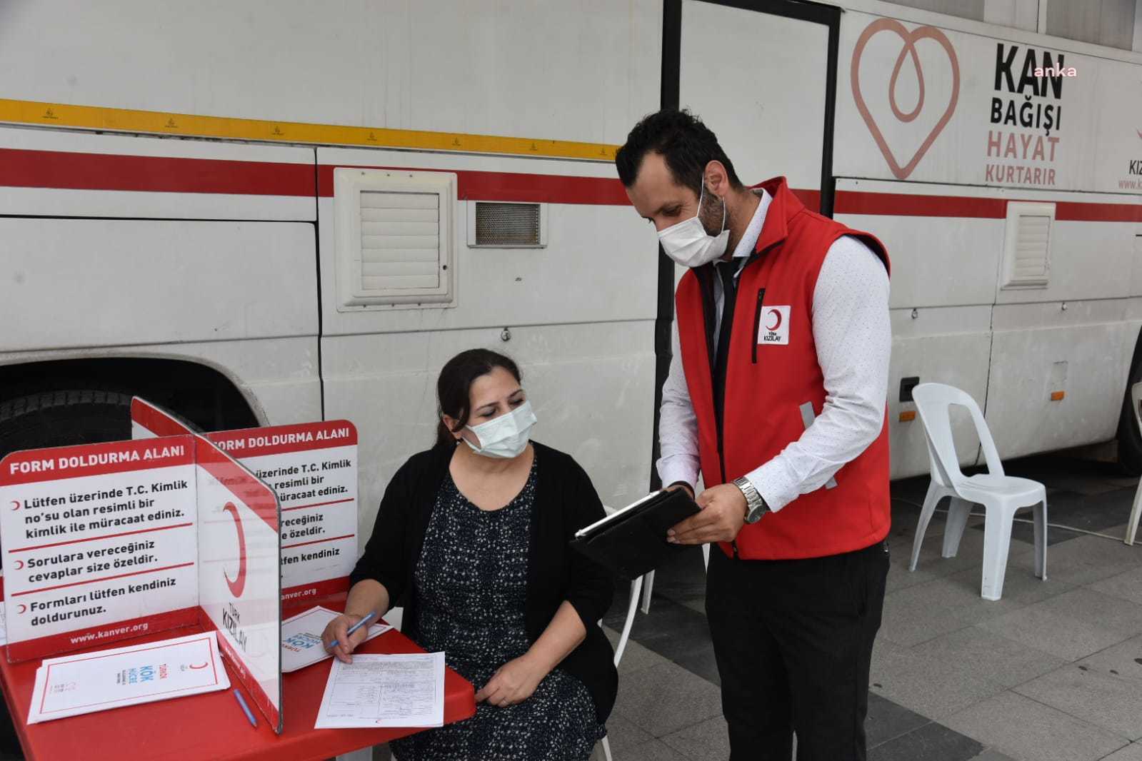 İZMİT BELEDİYESİ ÖNÜNDE KAN VE KÖK HÜCRE BAĞIŞI