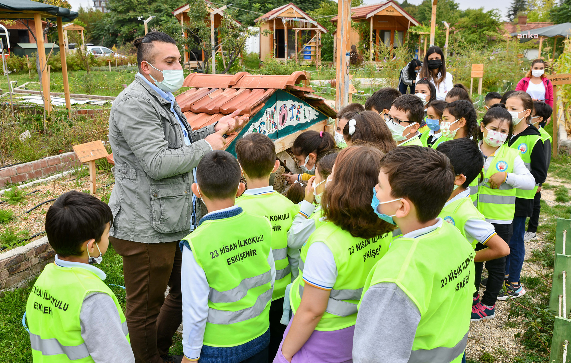TEPEBAŞI'NDA ÇOCUKLAR GERİ DÖNÜŞÜMÜN ÖNEMİNİ ÖĞRENİYOR