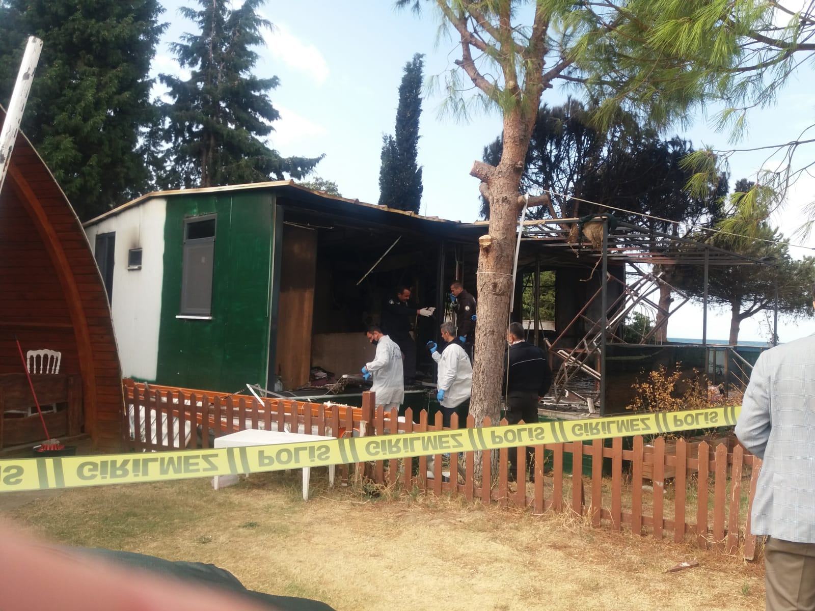 BURHANİYE'DE TURİSTİK TESİSTE ÇIKAN YANGINDA, İŞLETMECİ YAŞAMINI YİTİRDİ