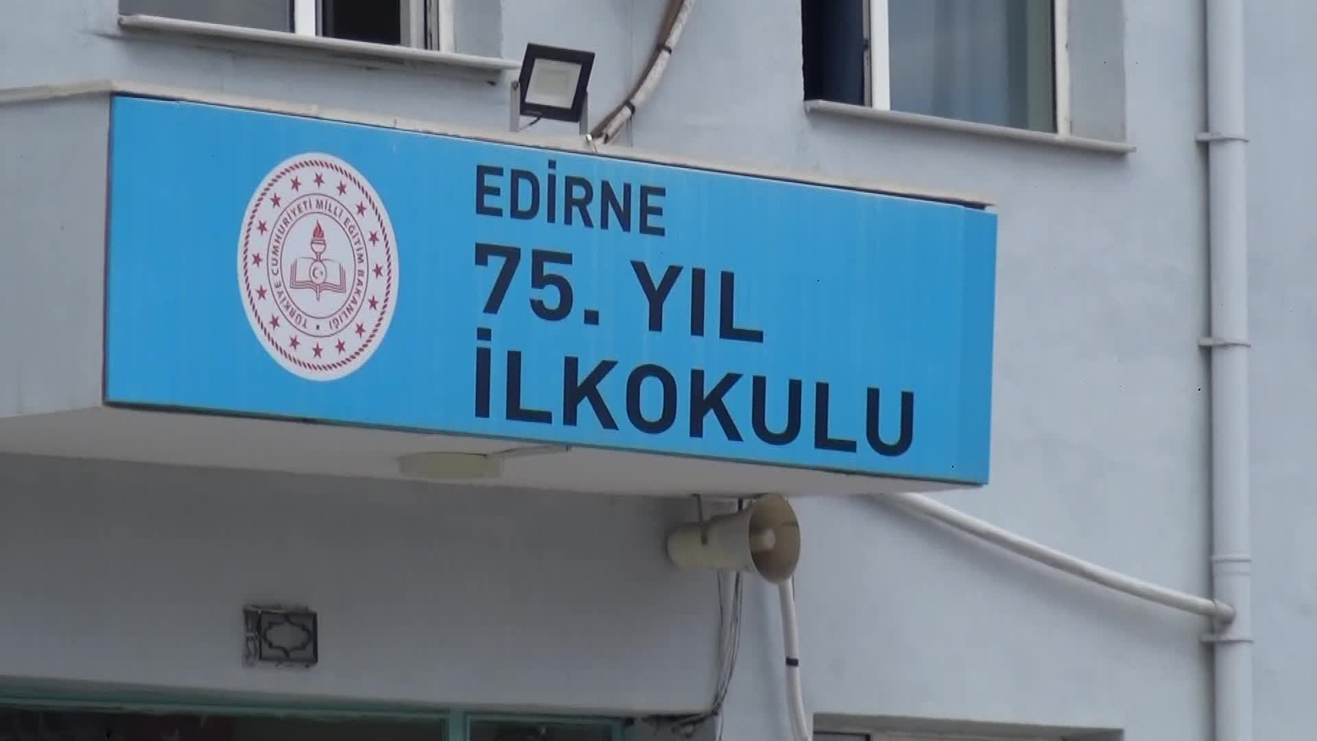 KARANTİNADAKİ SINIF SAYISI ARTIYOR. EDİRNE EĞİTİM İŞ: "İTİBARDAN TASARRUF OLMUYOR AMA EĞİTİMDEN, SAĞLIKTAN NASIL TASARRUF EDİLİYOR ANLAMAK MÜMKÜN DEĞİL"