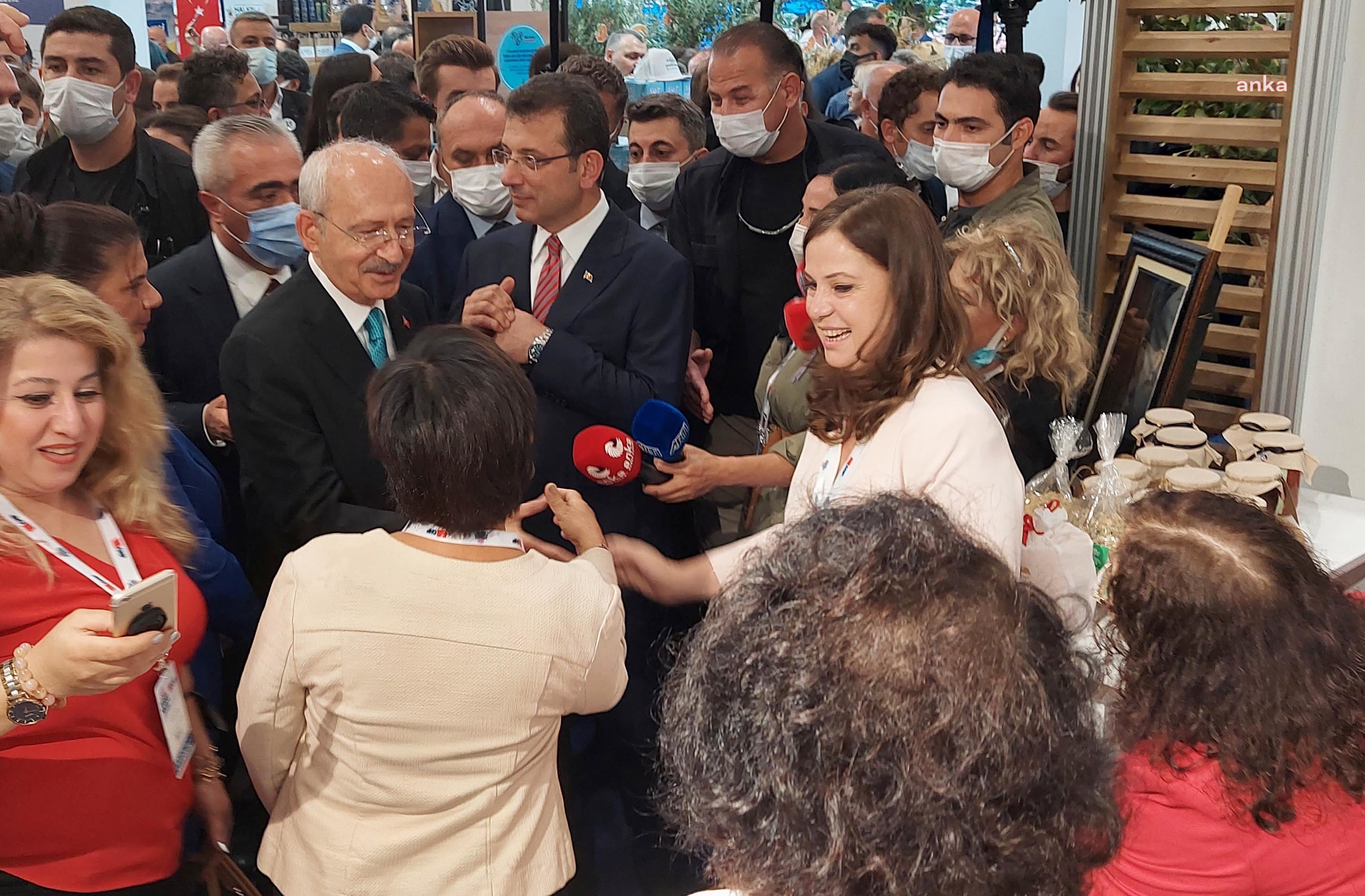 KILIÇDAROĞLU'NDAN BALÇOVA BELEDİYESİ STANDINA ZİYARET