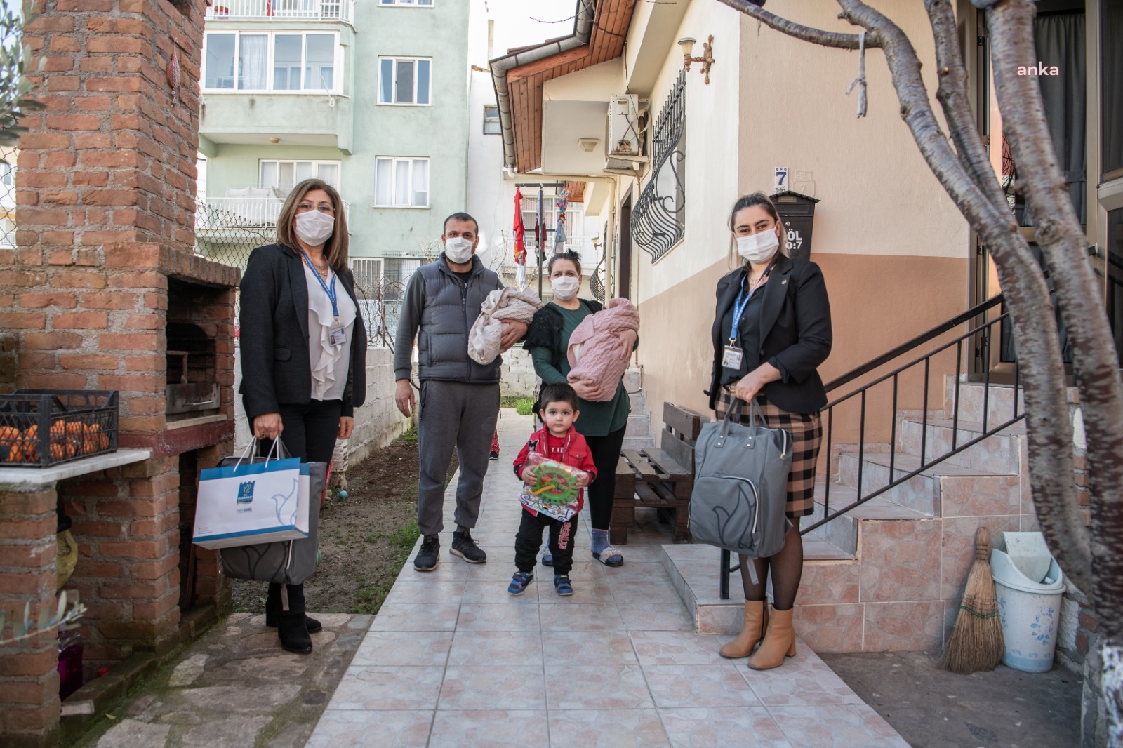 KUŞADASI BELEDİYESİ, "HOŞ GELDİN BEBEK" PROJESİNİ SÜRDÜRÜYOR