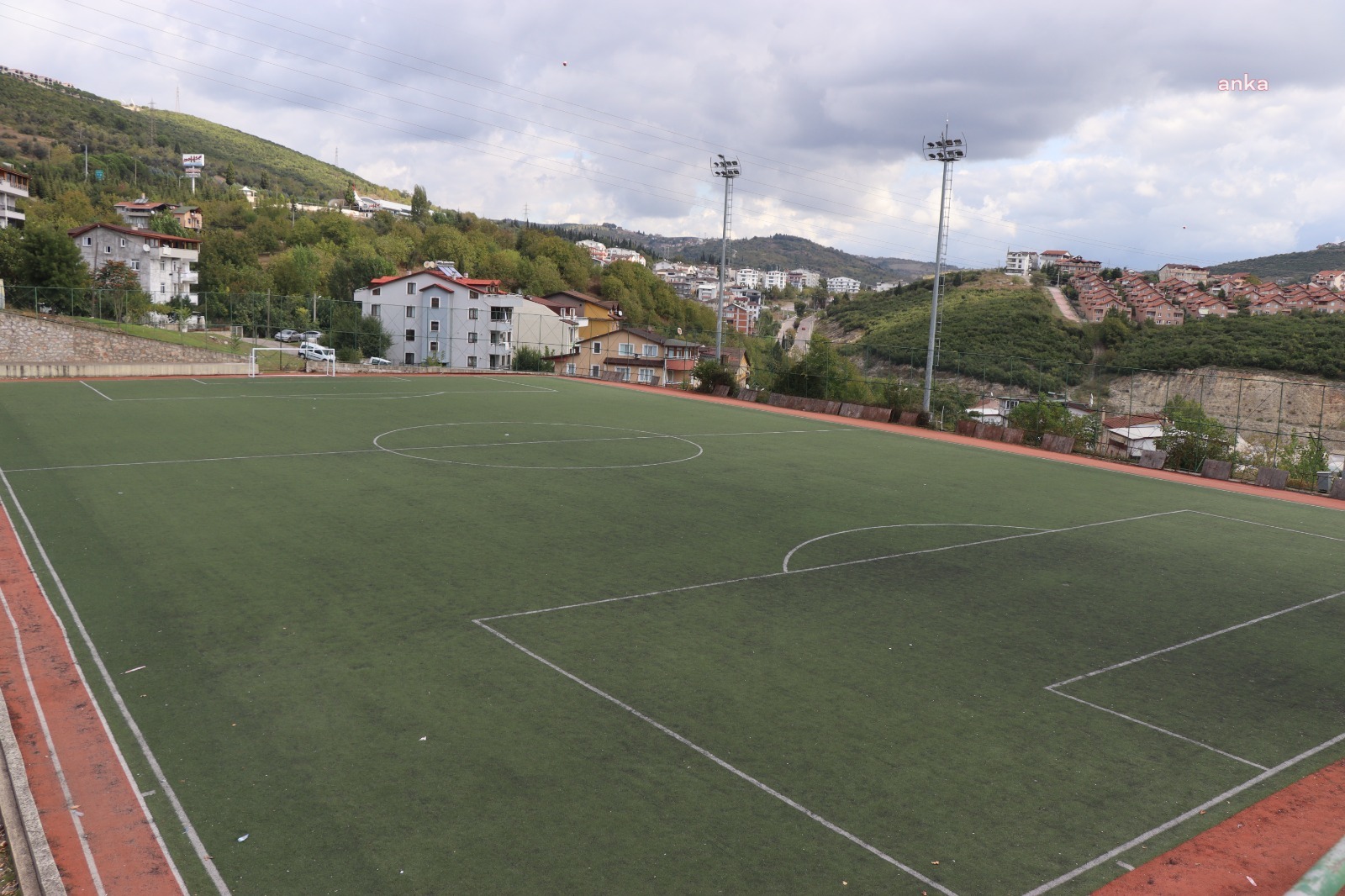 İZMİT BELEDİYESİ SPOR TESİSİ'Nİ ÖĞRENCİLERE AÇIYOR