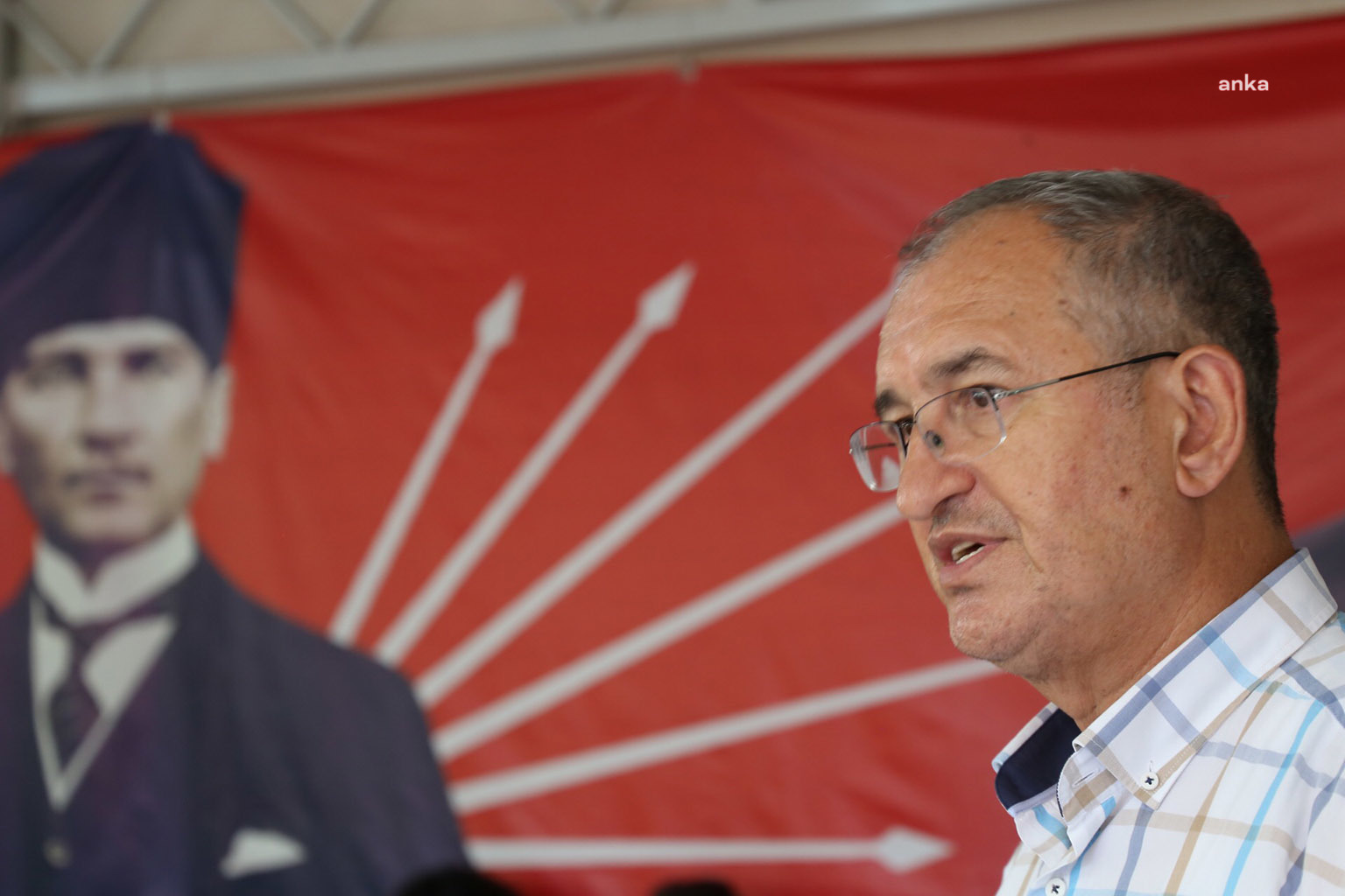 CHP'Lİ SERTEL'DEN, AKP'Lİ ÖZALAN'A "ÇÖP" YANITI: "NEYİN ÇÖP, NEYİN SANAYİ ATIĞI OLDUĞUNU BİLMEYEBİLİR"