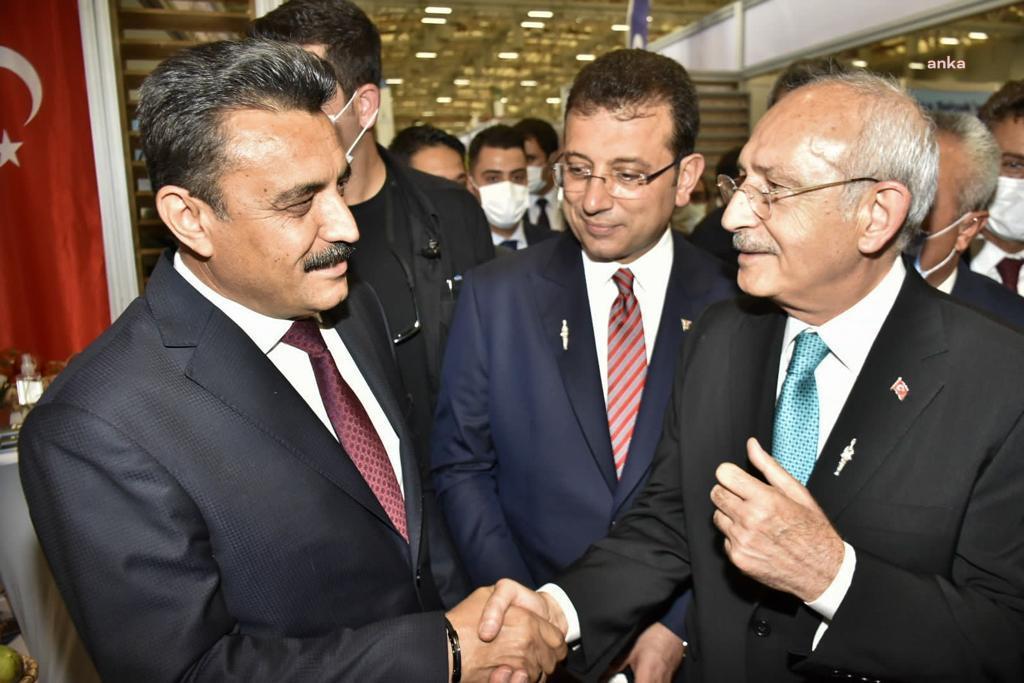 KILIÇDAROĞLU TARIM ZİRVESİ’NDE DİKİLİ STANDINI ZİYARET ETTİ