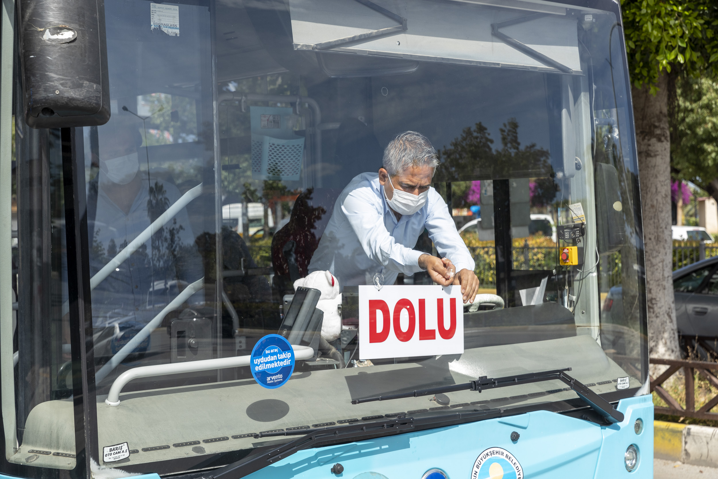 MERSİN'DE BELEDİYE OTOBÜSLERİNE EN FAZLA 21 YOLCU ALINABİLİYOR