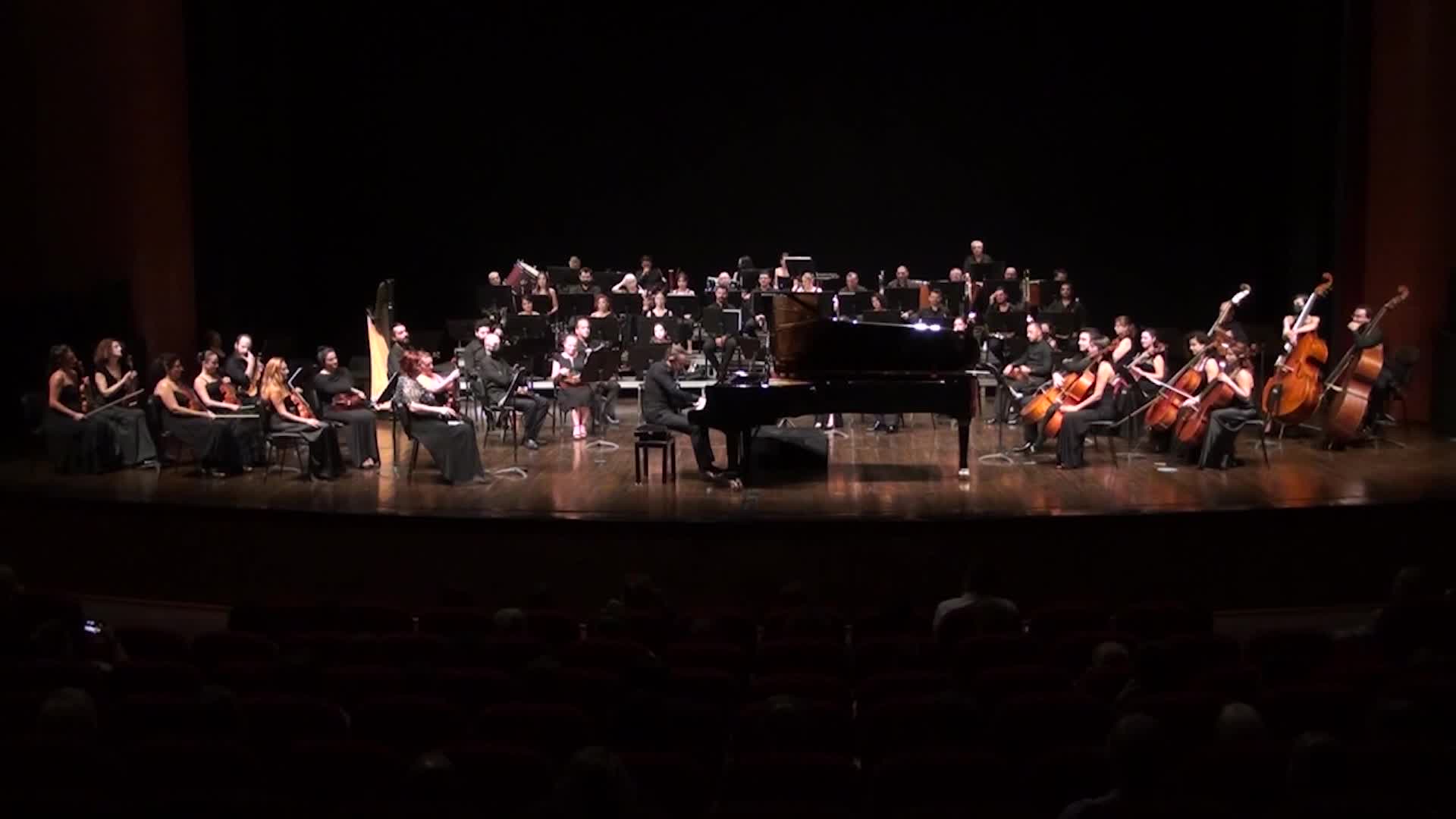 MERSİN’DE ANGELOV’DAN MÜZİK ŞÖLENİ