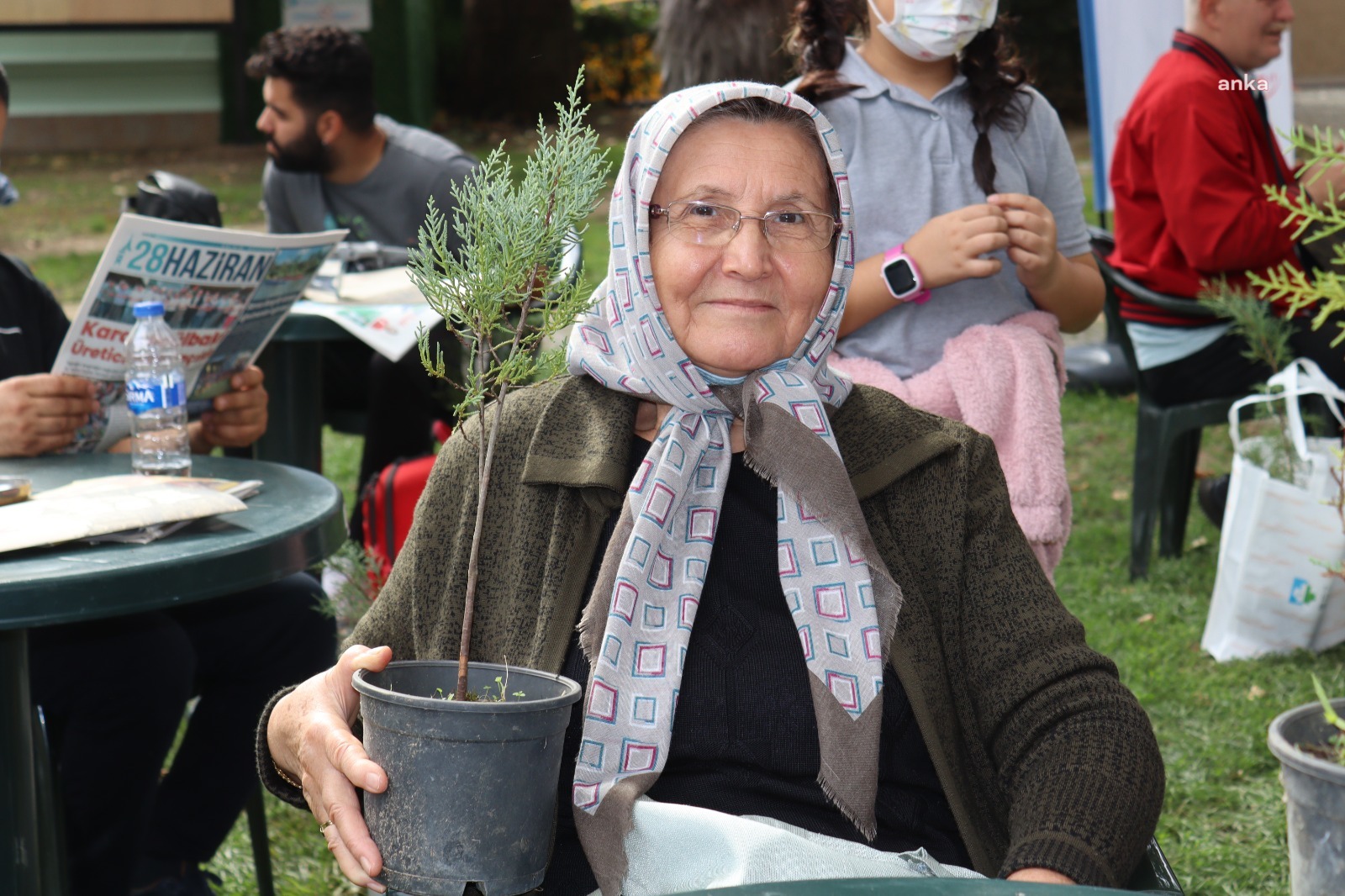 İZMİT BELEDİYESİ'NDEN KENTİN BÜYÜKLERİNE ANLAMLI HEDİYE