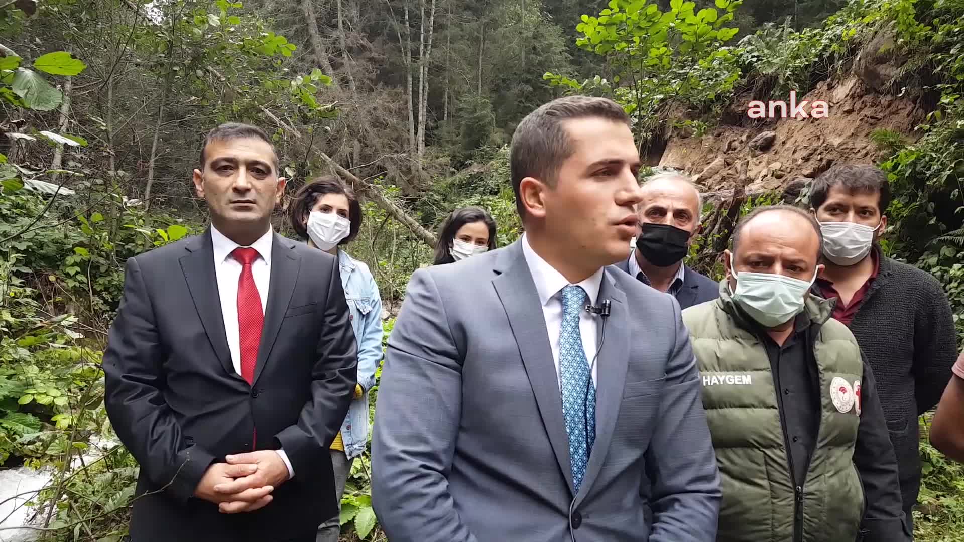 RİZE'NİN İKİZDERE İLÇESİNDE 2 BİN 500 KIRMIZI BENEKLİ ALABALIK YAVRUSU ÇAMLIK DERESİNE BIRAKILDI