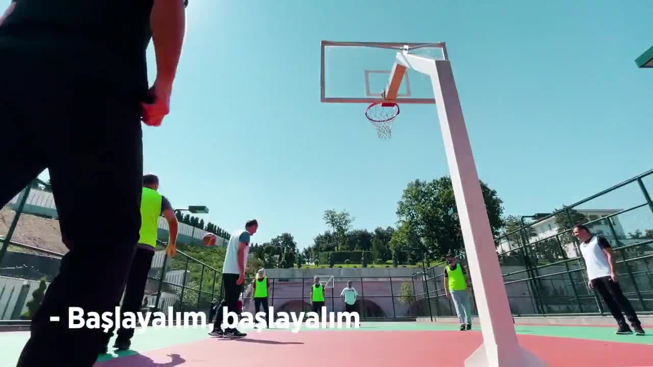 CUMHURBAŞKANI ERDOĞAN BAKANLARLA BASKETBOL MAÇI YAPTI: "HAREKETTE BEREKET VARDIR"