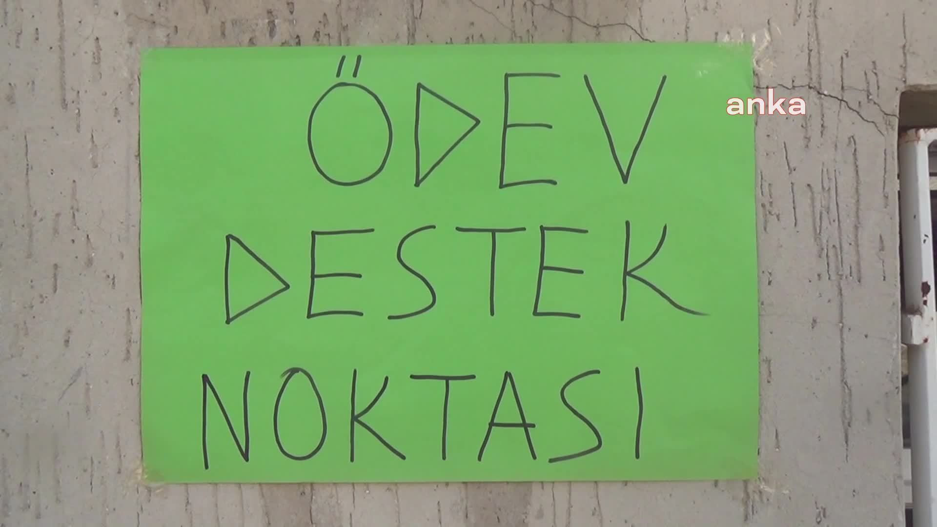 İNGİLİZCE ÖĞRETMENİ MAHALLEDE ÖDEV DESTEK NOKTASI KURDU