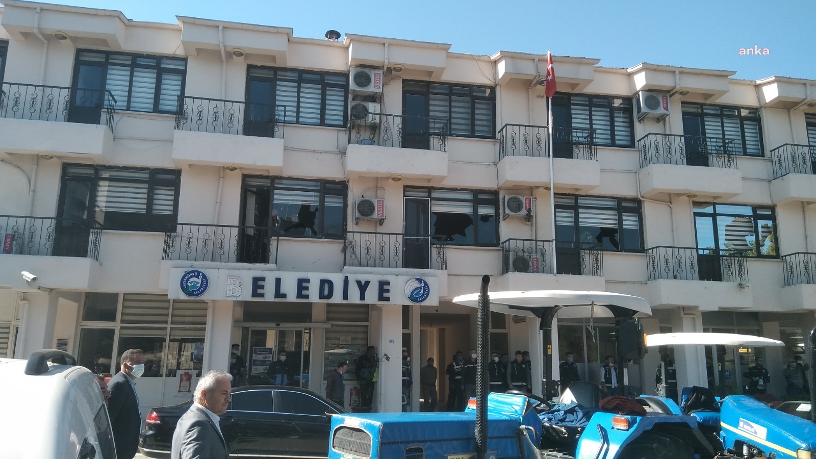 BELEDİYENİN TAŞLANDIĞI VEZİRKÖPRÜ'DE İKİ MAHALLE MUHTARI GÖREVDEN ALINDI