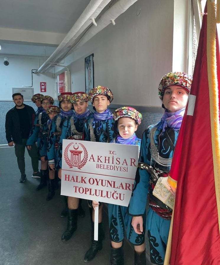 AKHİSAR BELEDİYESİ HALK OYUNLARI İL BİRİNCİSİ OLDU