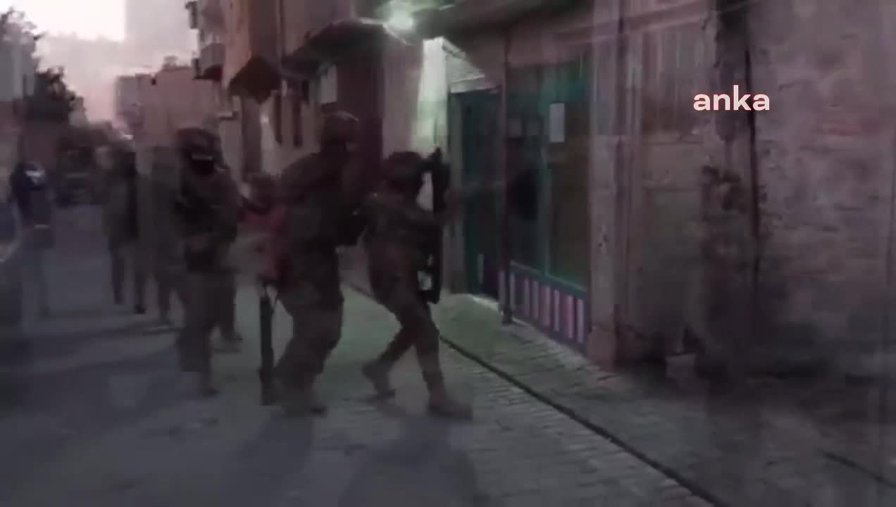 ŞANLIURFA’DA UYUŞTURUCU OPERASYONU: 12 GÖZALTI