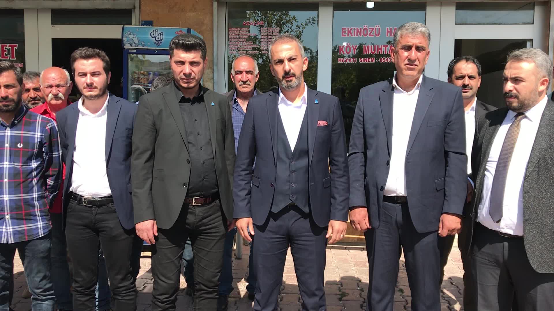 ELAZIĞ EKİNÖZÜ KÖYÜ MUHTARI HAYATİ SİNEM: “KÖYÜMÜZ 'ZÜĞÜRT AĞA' FİLMİNDE ANLATILANLARI YAŞIYOR”