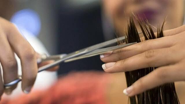 SAĞLIK BAKANLIĞI: KUAFÖRLER MÜMKÜN OLDUĞUNCA FÖN KULLANMASIN