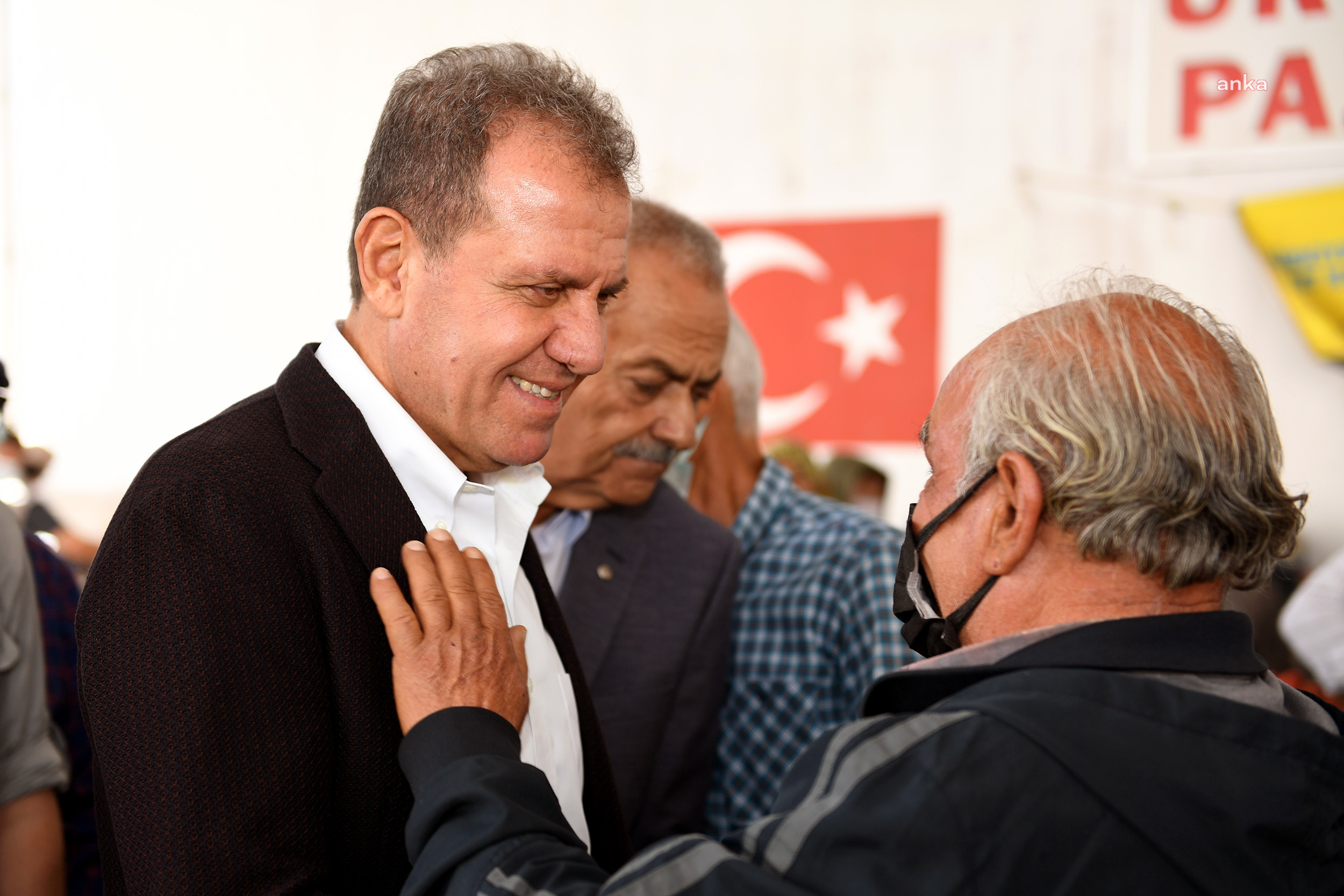 VAHAP SEÇER: “BU MİLLETE HİZMET ETME AŞKIMIZ VAR”