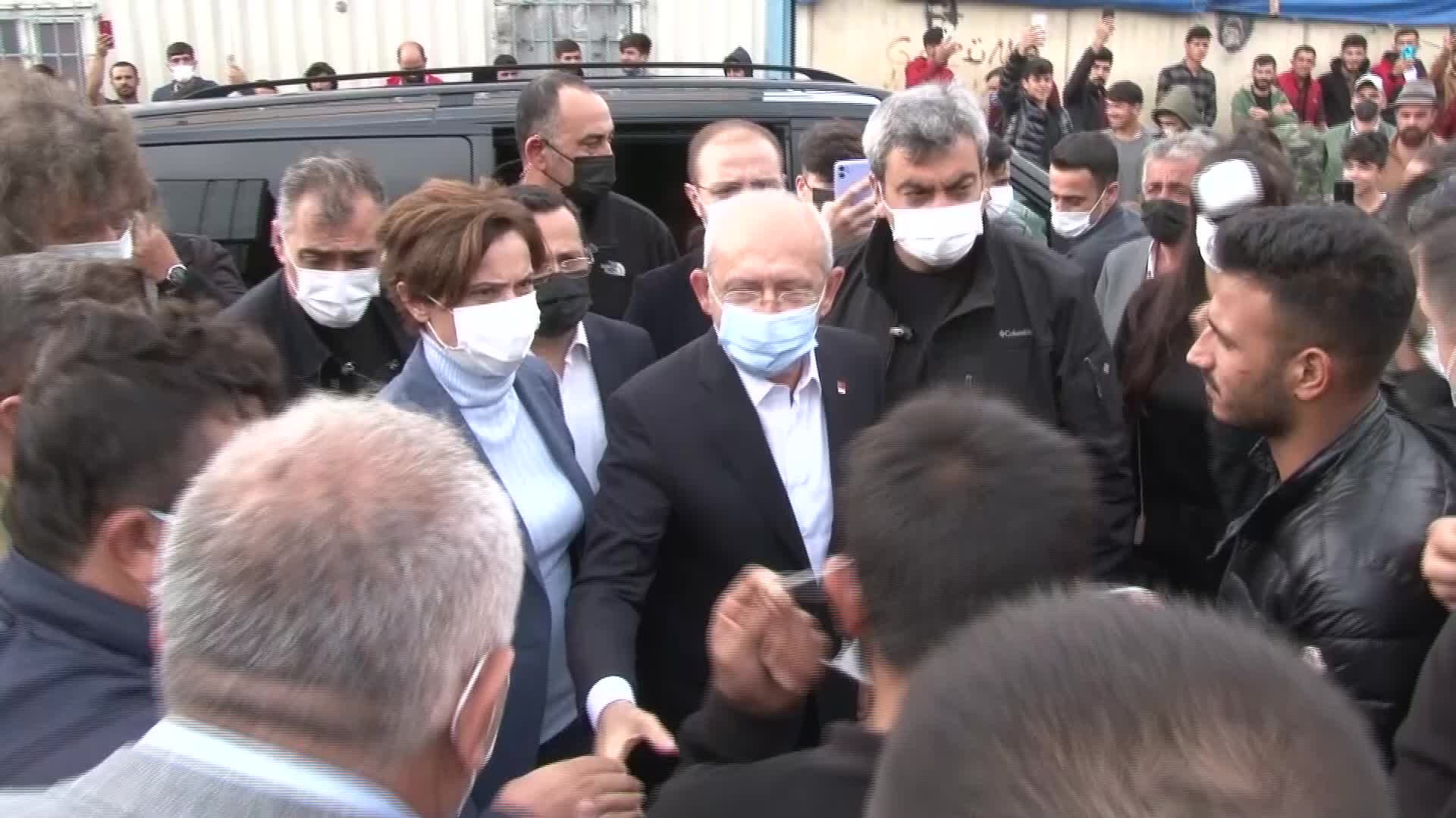 KILIÇDAROĞLU, ATIK KAĞIT TOPLAYAN İŞÇİLERİ ZİYARET ETTİ: YANINIZDA OLACAĞIZ