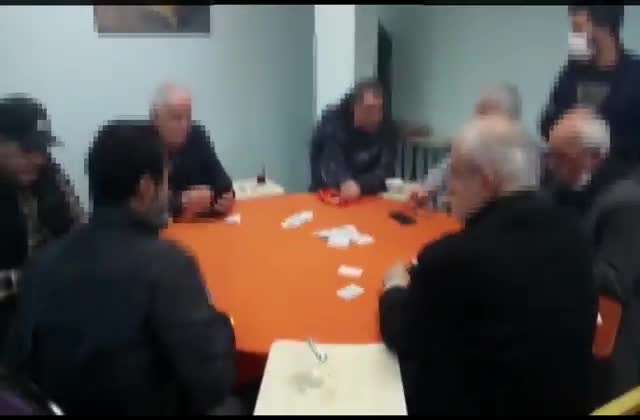 KUMAR OYNANAN 2 KAHVEHANEYE BASKIN