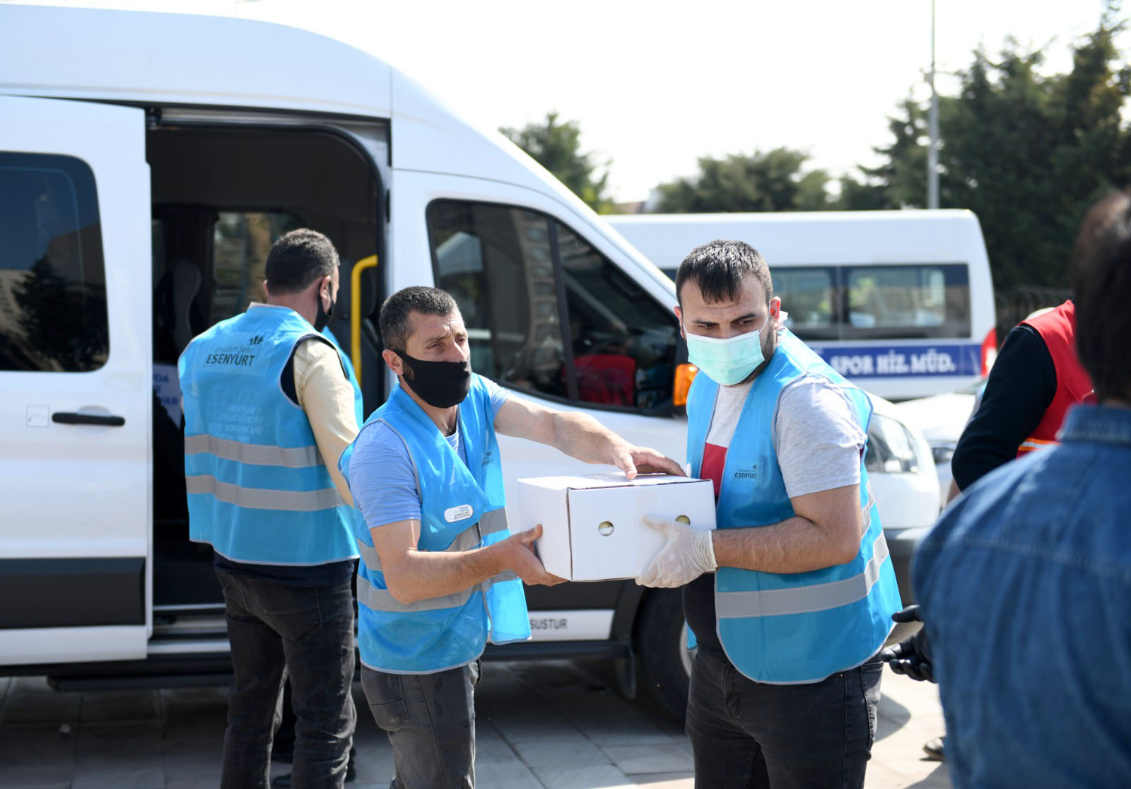 GIDA YARDIMI ALAN AİLELERE SÜT VE PEYNİR DE VERİLMEYE BAŞLANDI