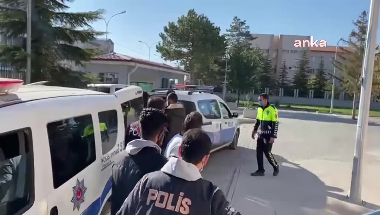 AFYONKARAHİSAR’DA 4 İNSAN KAÇAKÇISI YAKALANDI